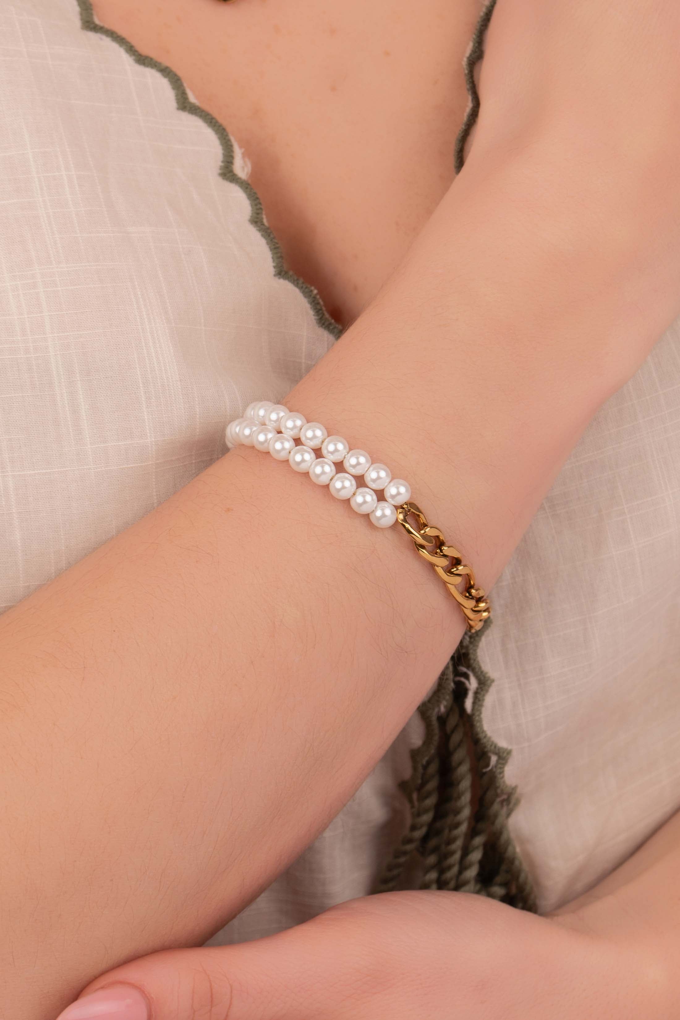 Linked in Pearls Necklace, Bracelet & Rossica Candle Gift Set