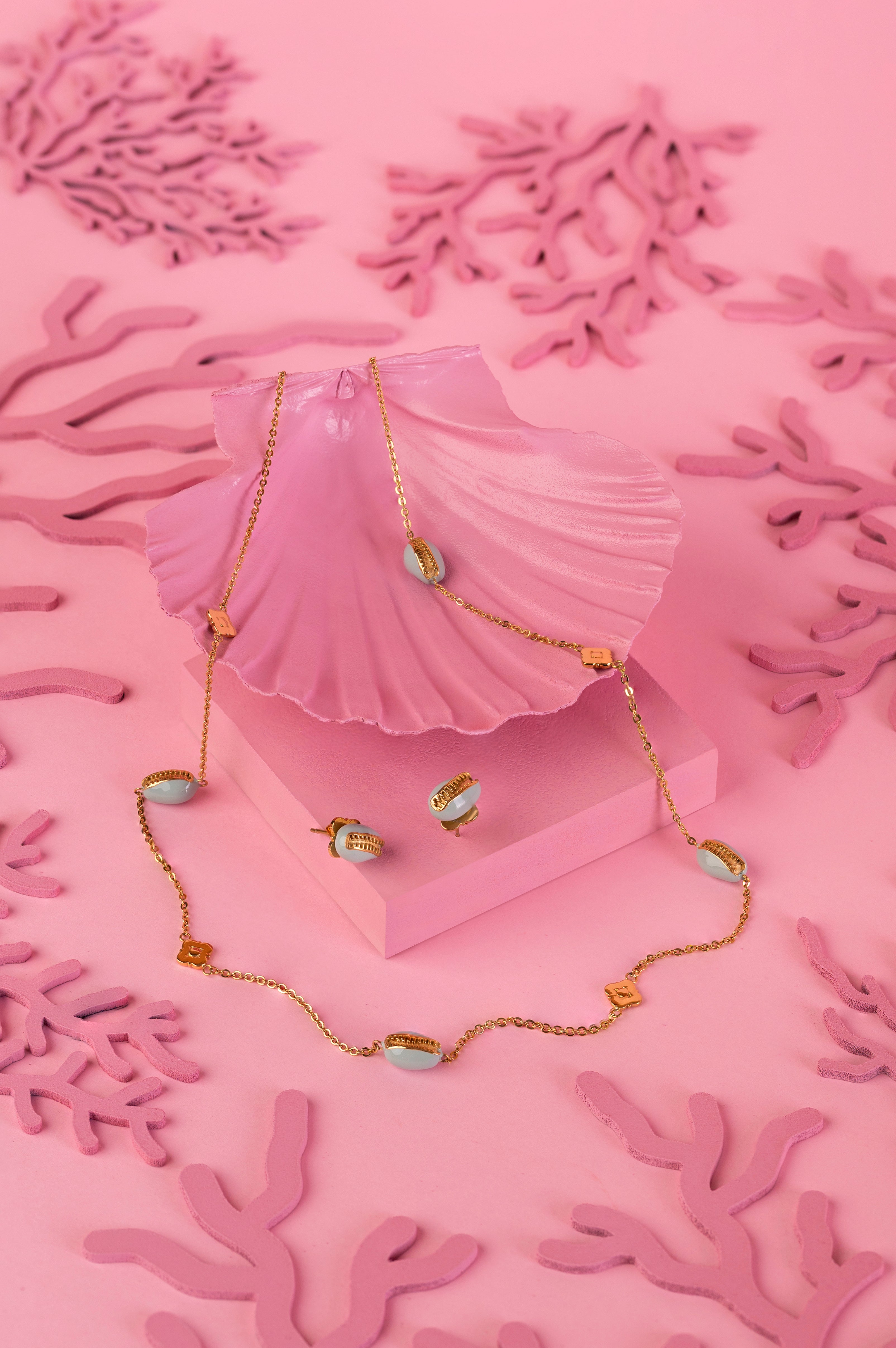 Capri Blu Shell Necklace & Stud Earrings Gift Set