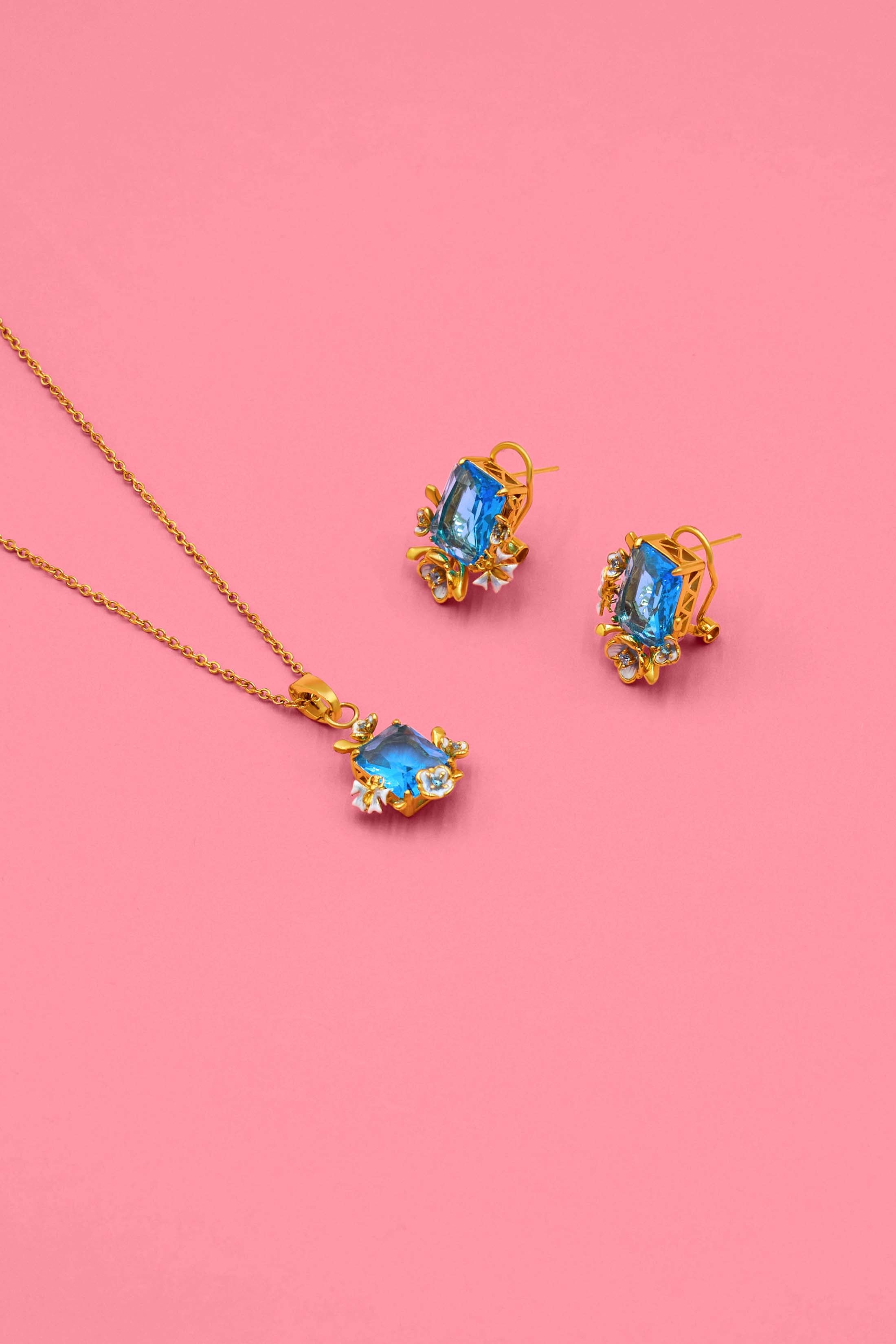 Pimpernell Blu Reġina Stud Earrings & Necklace Gift Set