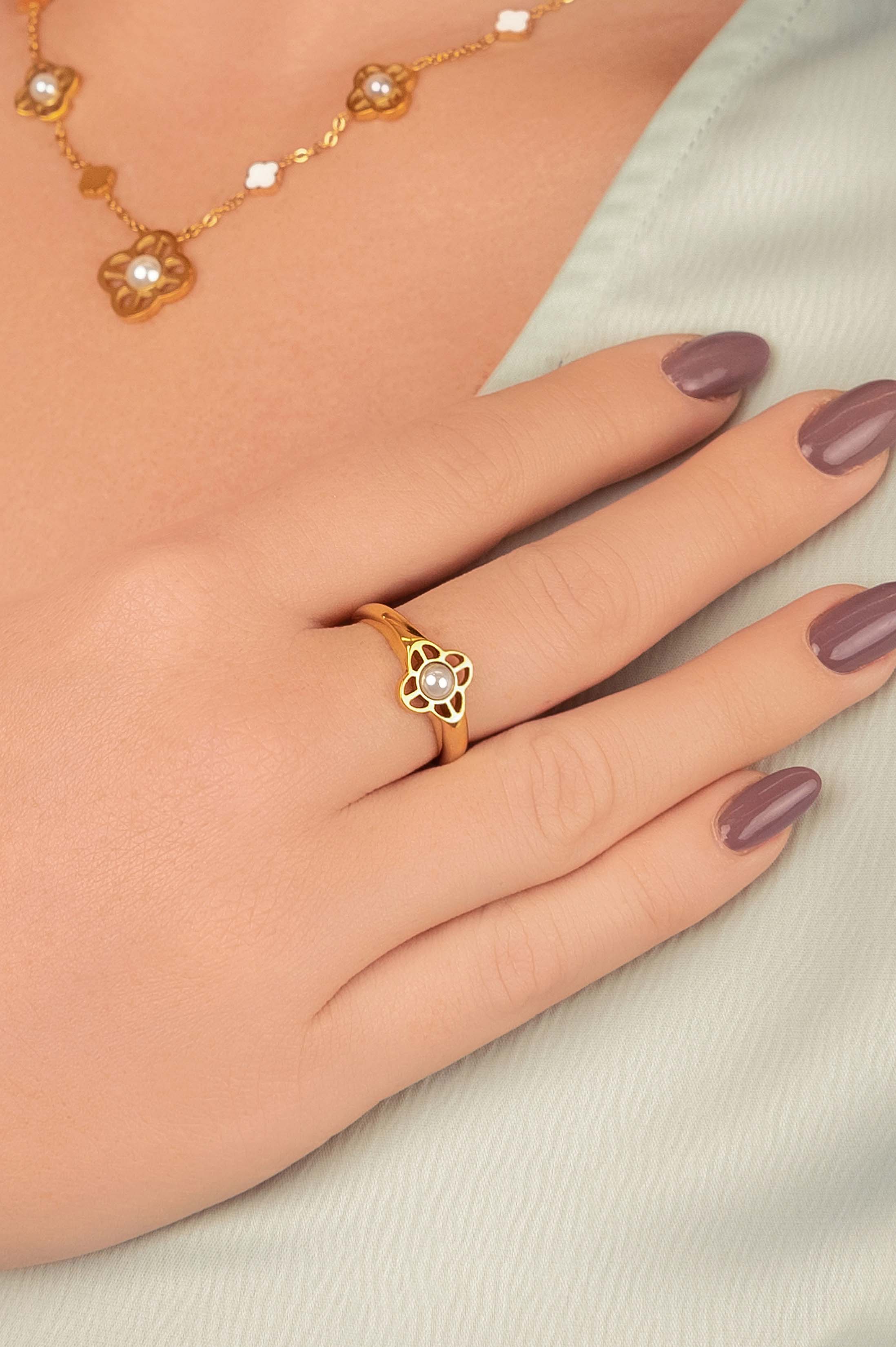 Carisma Pearl Flower Ring