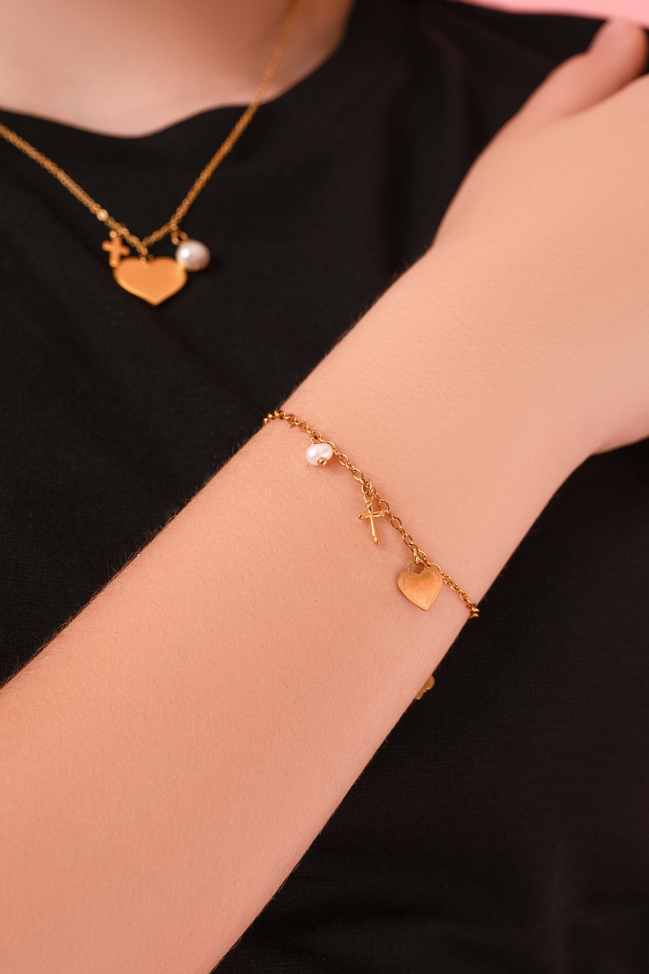 Engravable Gold Heart Charm Bracelet