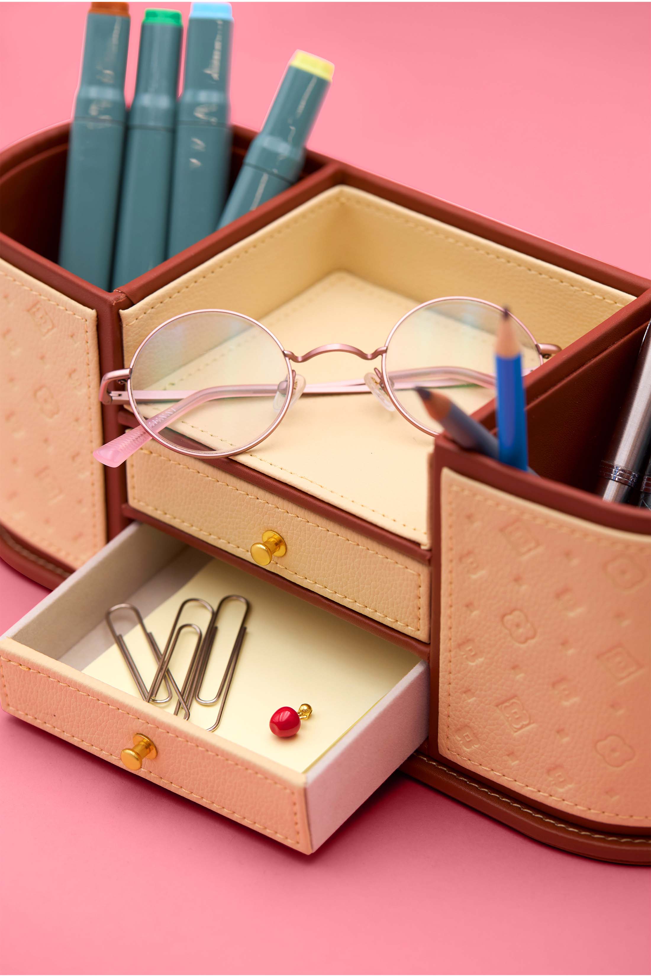 The Carisma Desk Companion