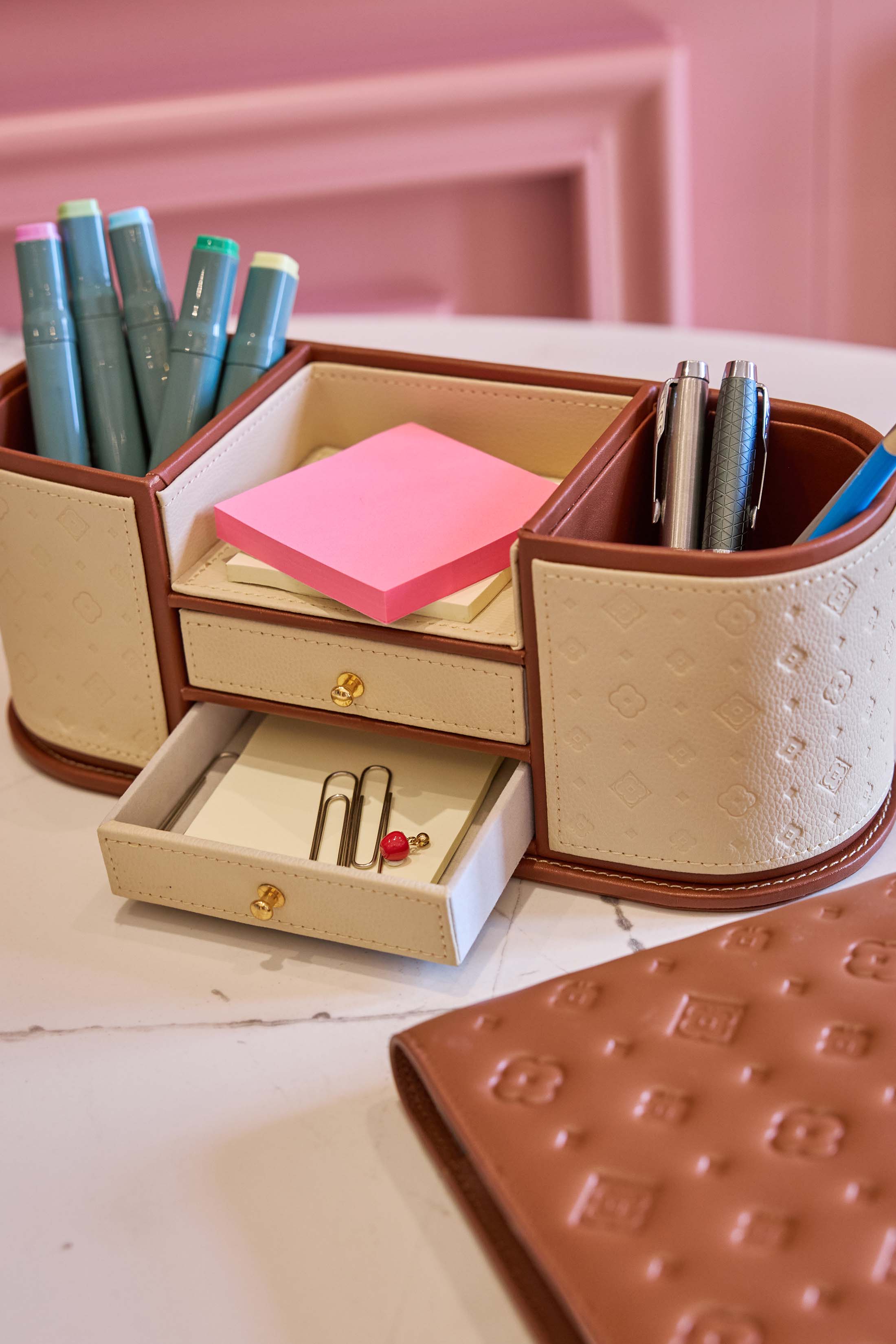 The Carisma Desk Companion