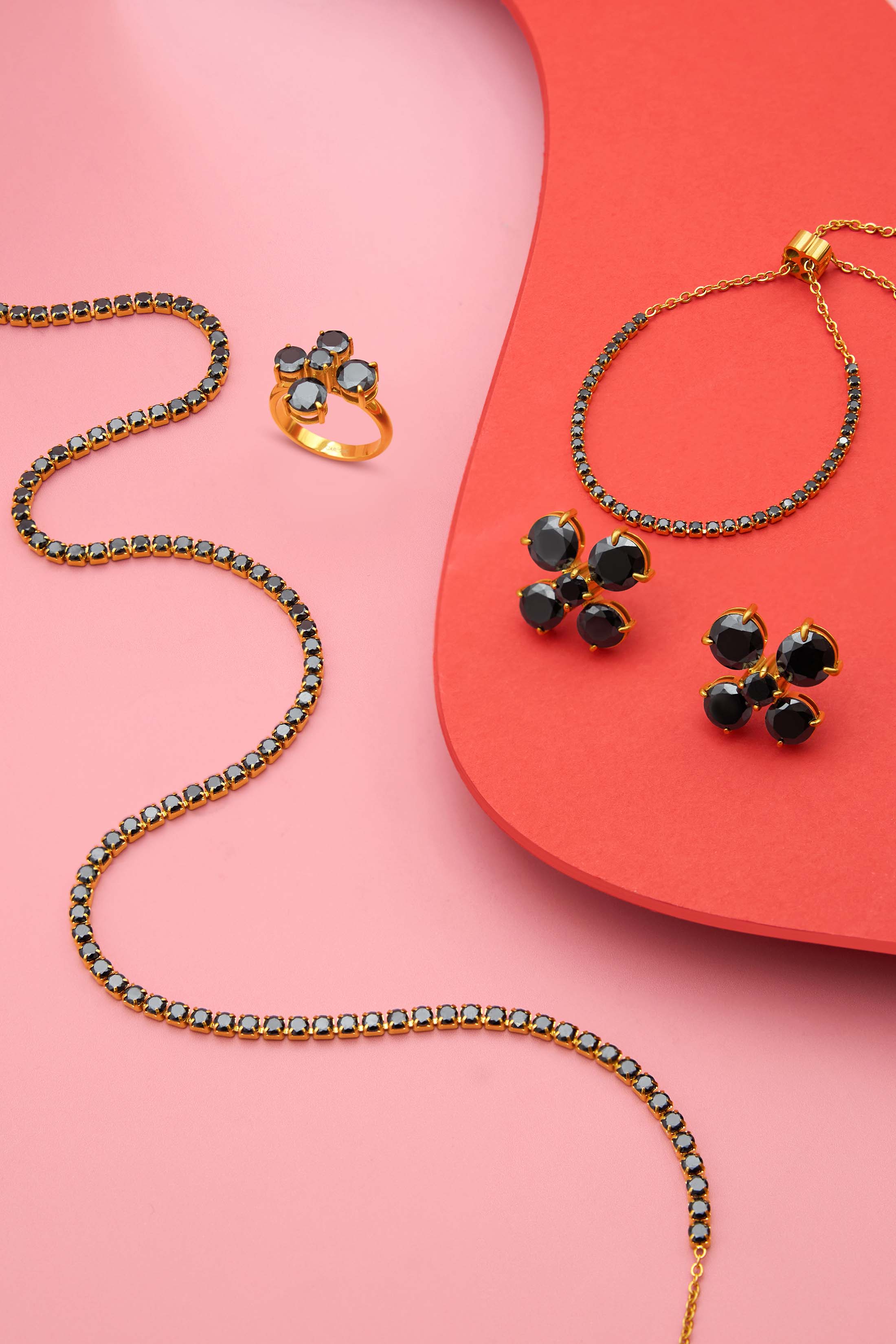 Tnabbret Earring Set