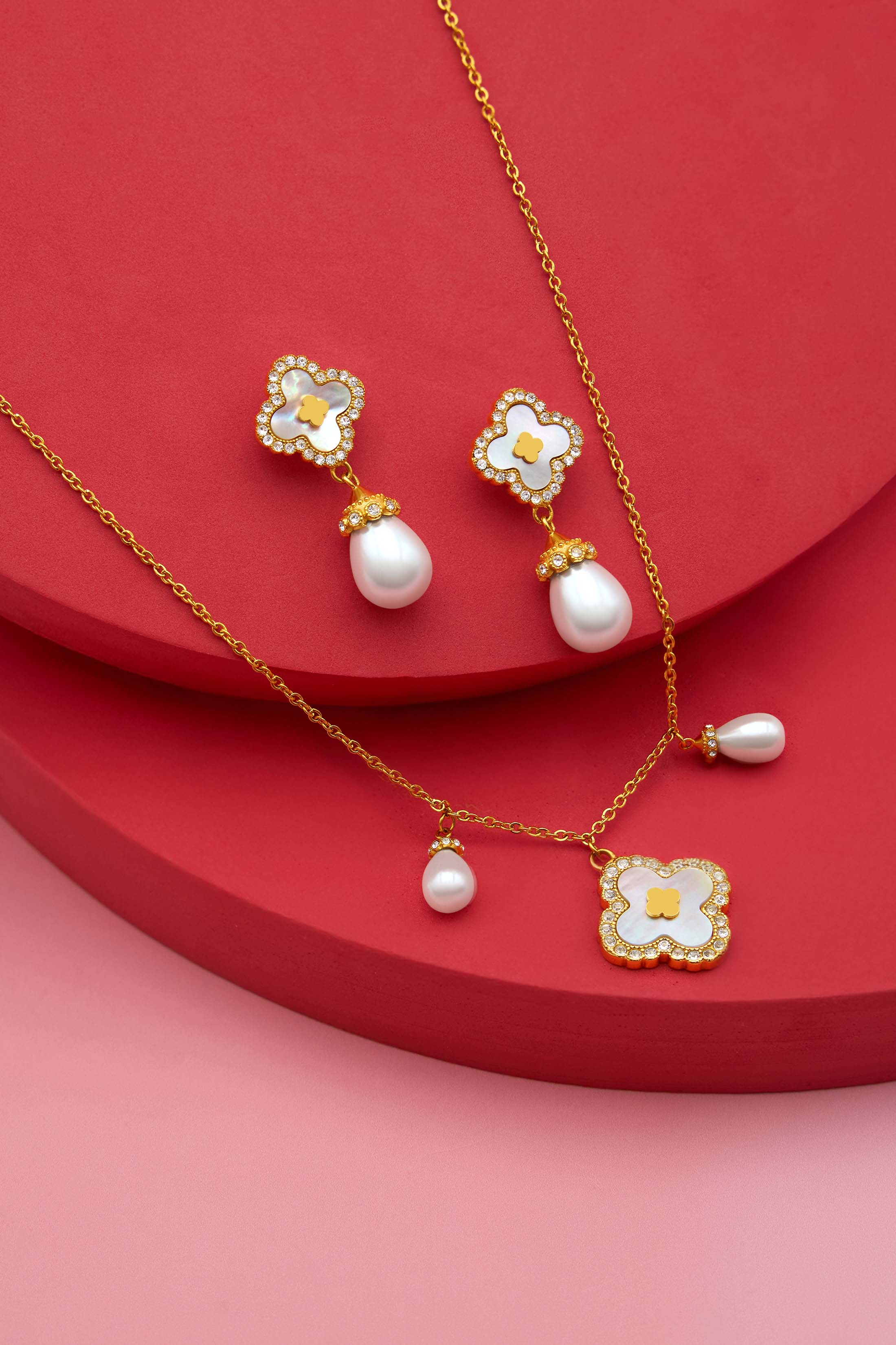 Dazzling Perla Drop Stud Earring Set