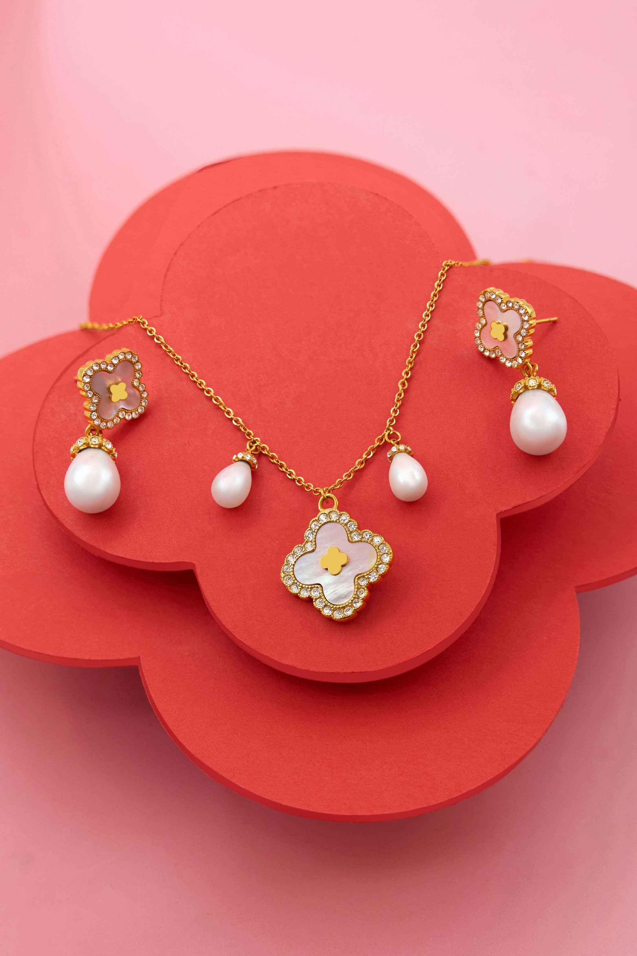 Dazzling Perla Drop Stud Earring Set