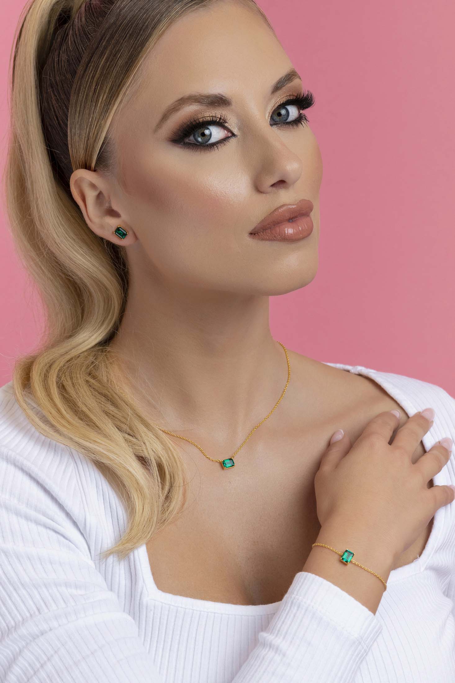 Emerald Solitaire Necklace in 18k Gold Vermeil