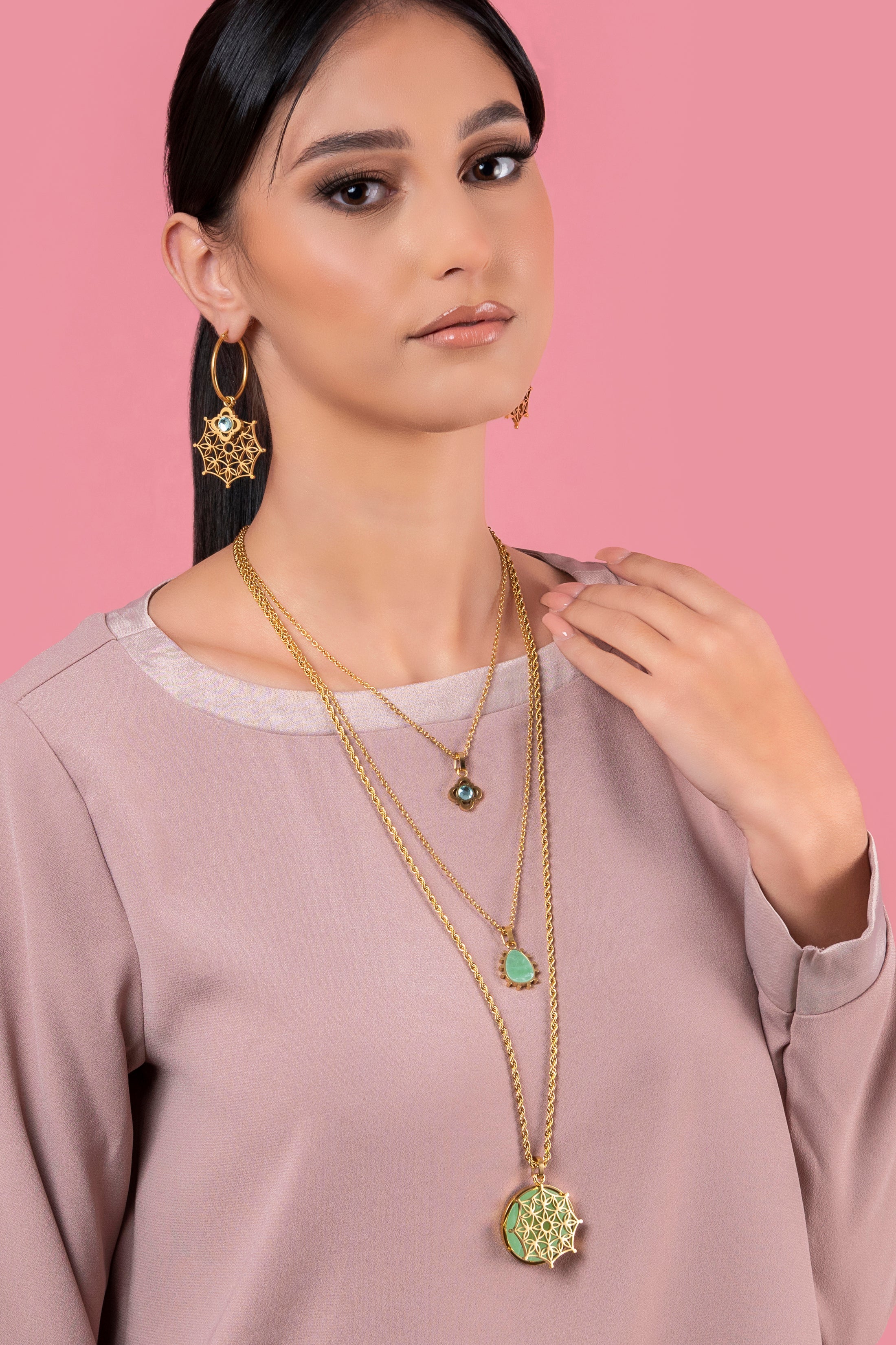 Sannat Lace Hollow Pendant & Peridot Stone Pendant Set