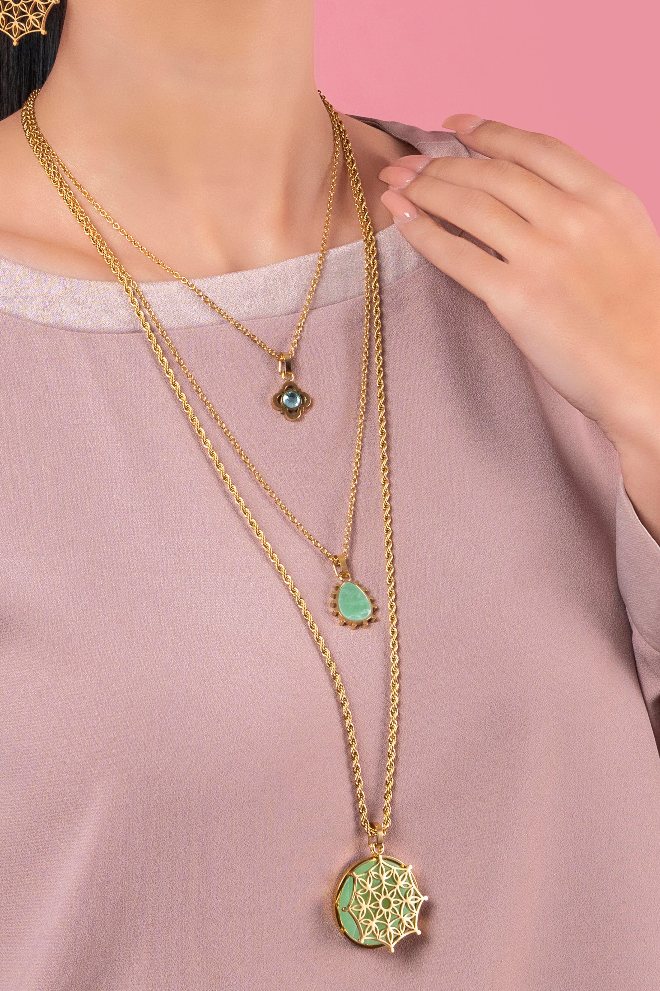 Sannat Lace Hollow Pendant & Peridot Stone Pendant Set