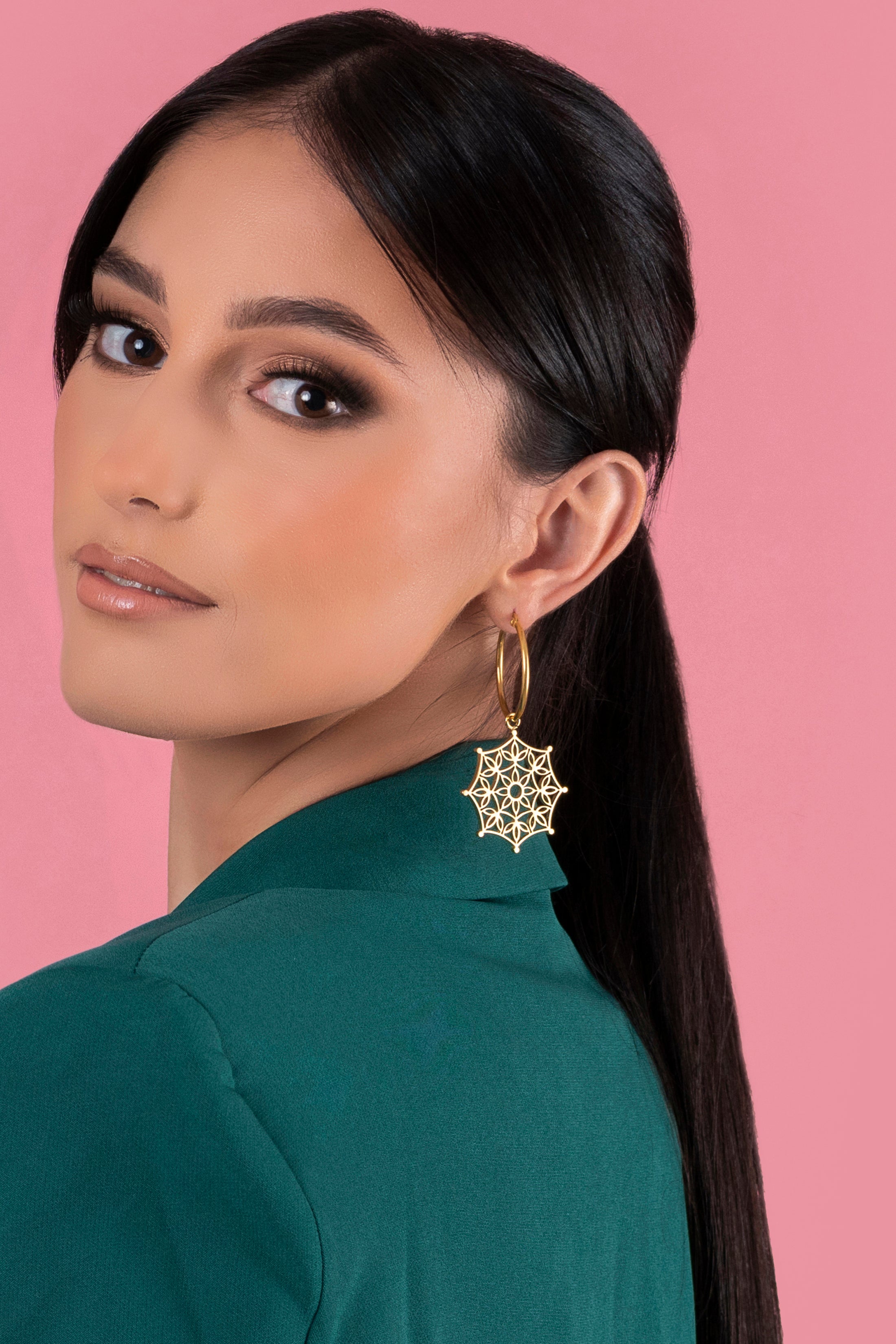 Sannat Lace Hollow Pendant