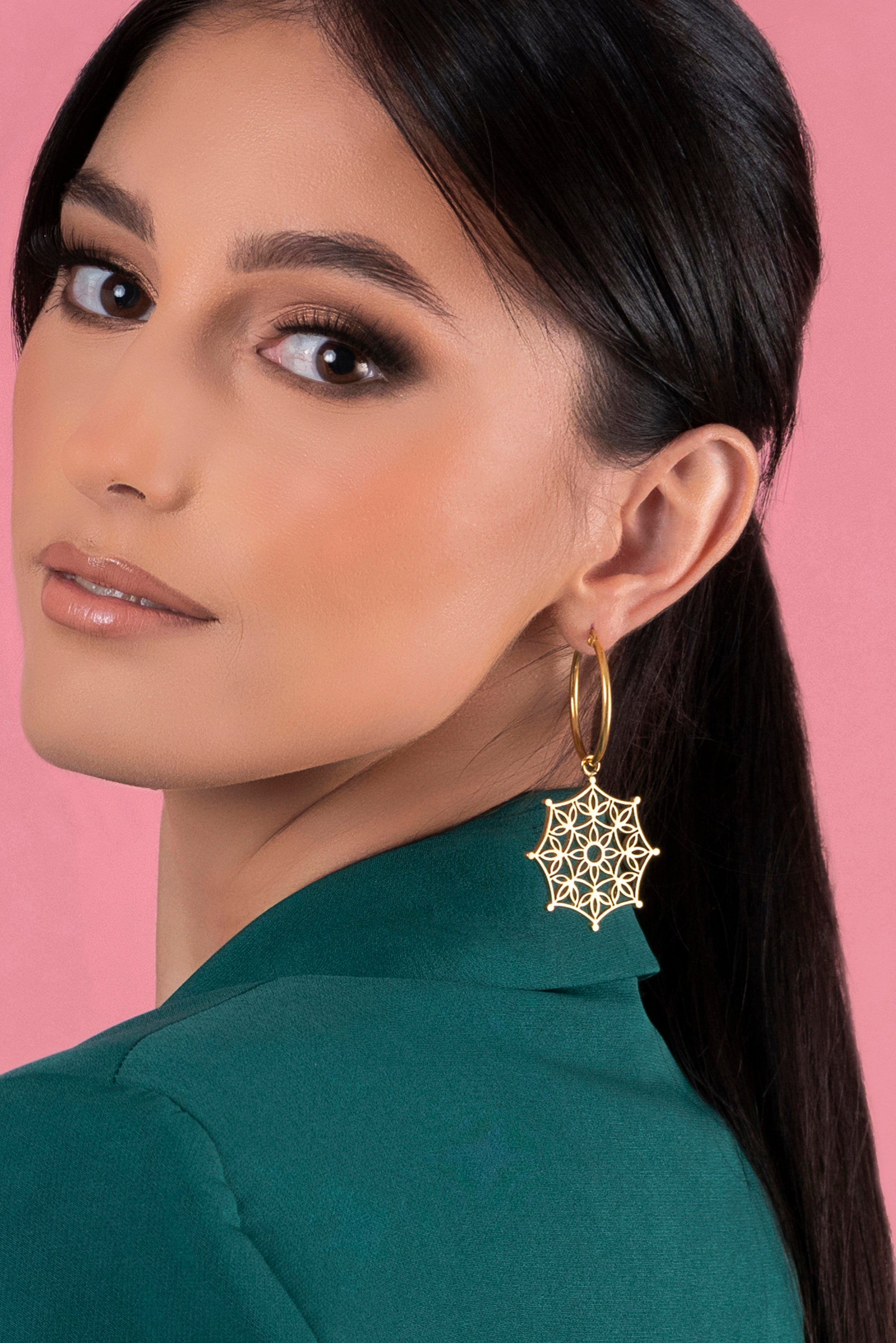 Sannat Lace Hollow Pendant