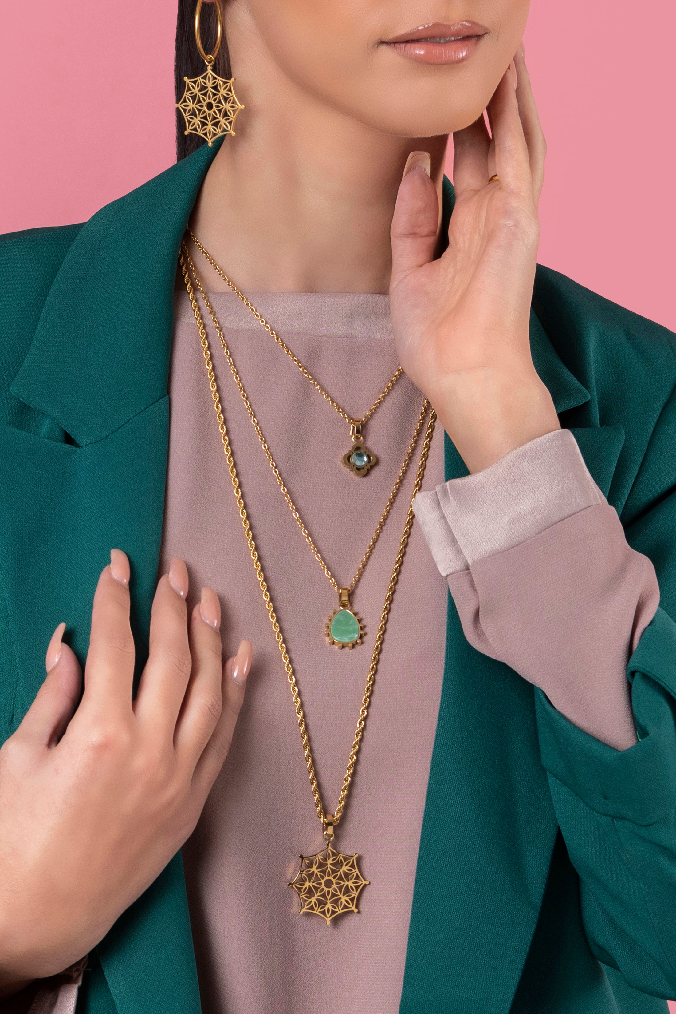 Sannat Lace Hollow Pendant & Peridot Stone Pendant Gift Set