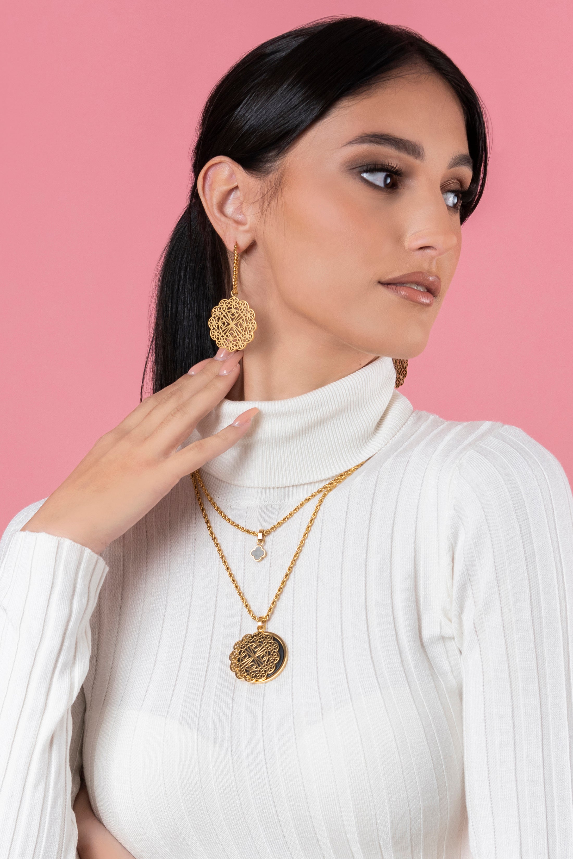 Xlendi Lace Hollow Pendant & Obsidian Stone Gift Set