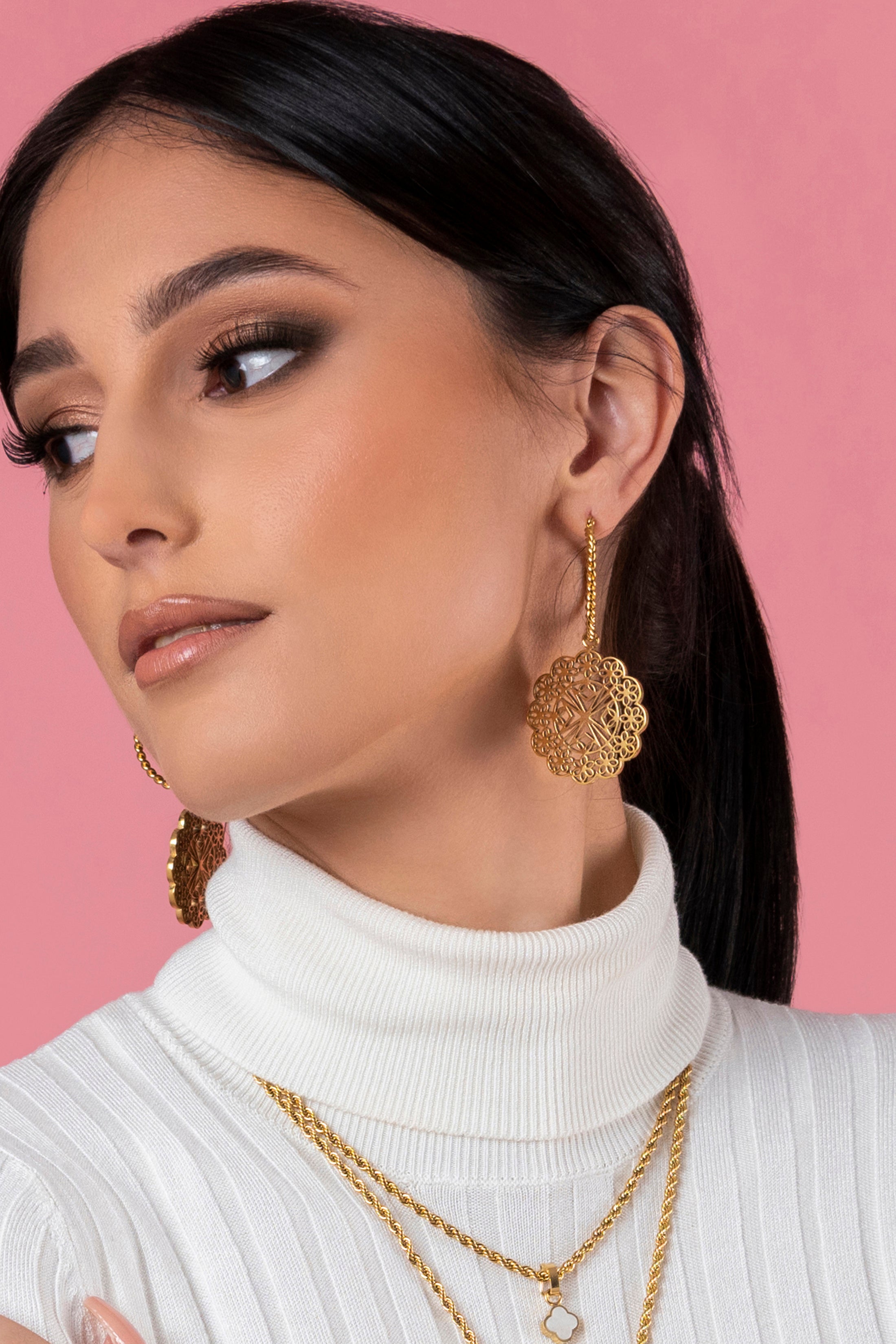 Xlendi Lace Hollow Pendant & Obsidian Stone Gift Set