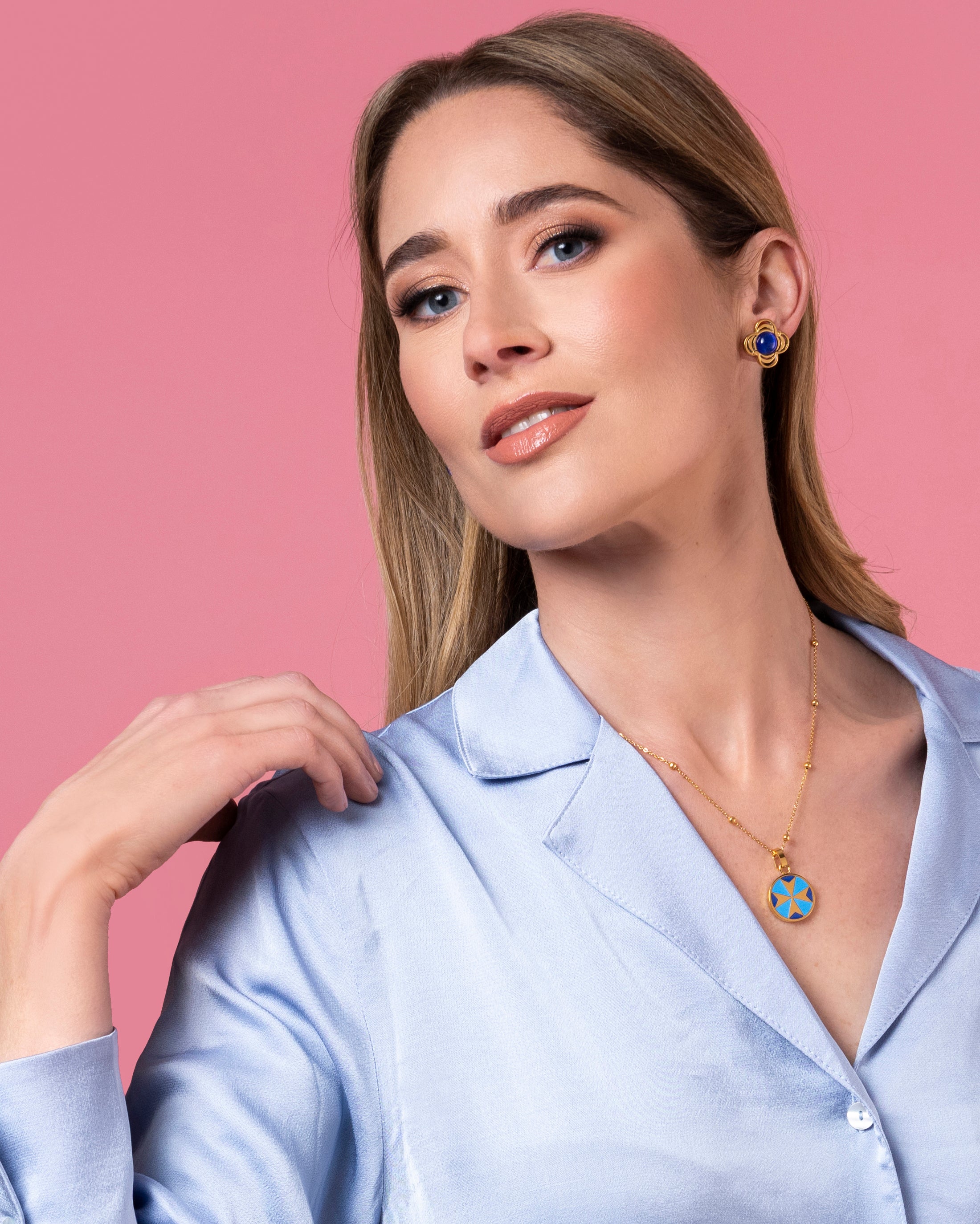 Roxanne’s Deep Blue Cat Eye Stud Earring Set