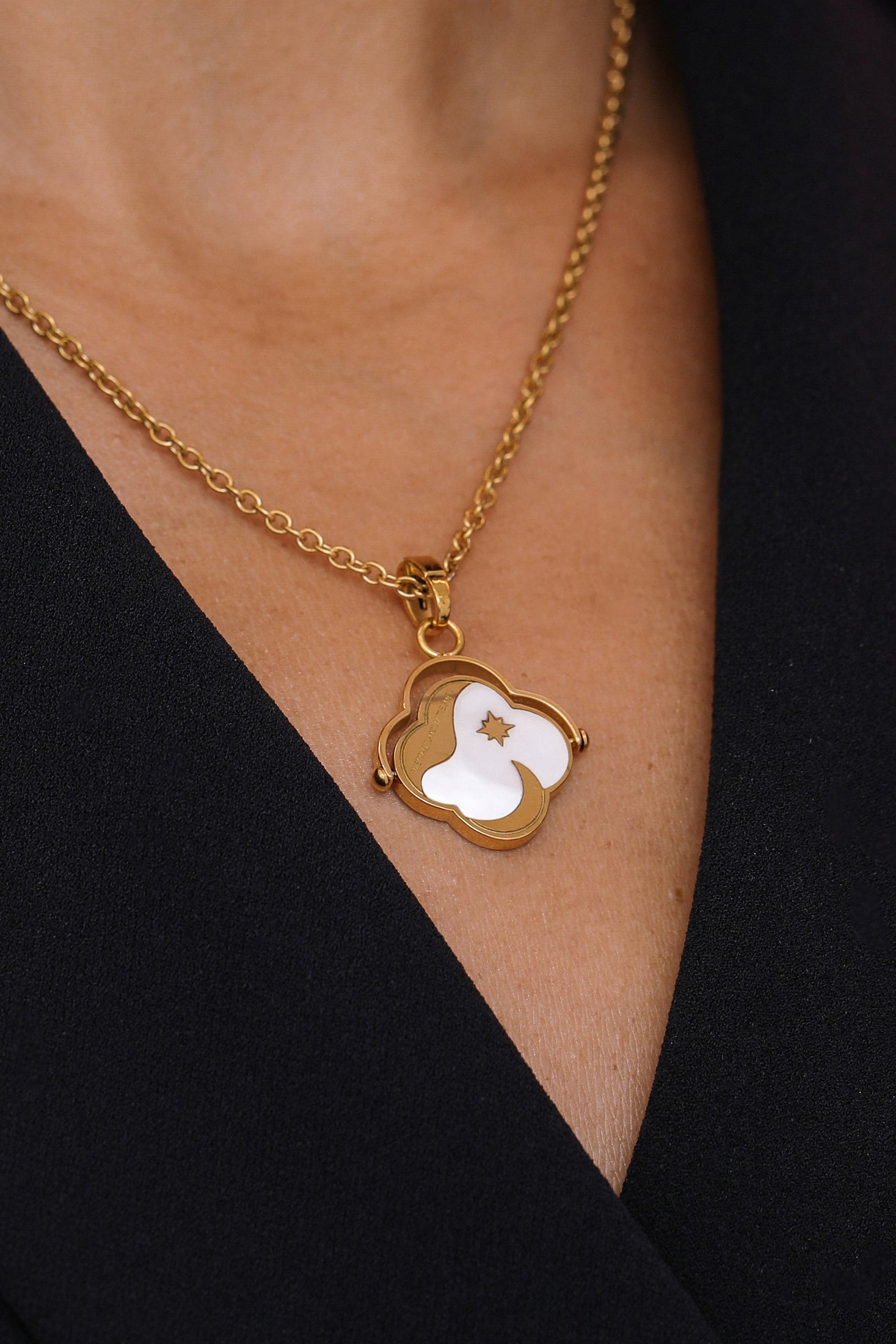 "Wettaq il-Ħolm" Mother of Pearl Engravable Pendant