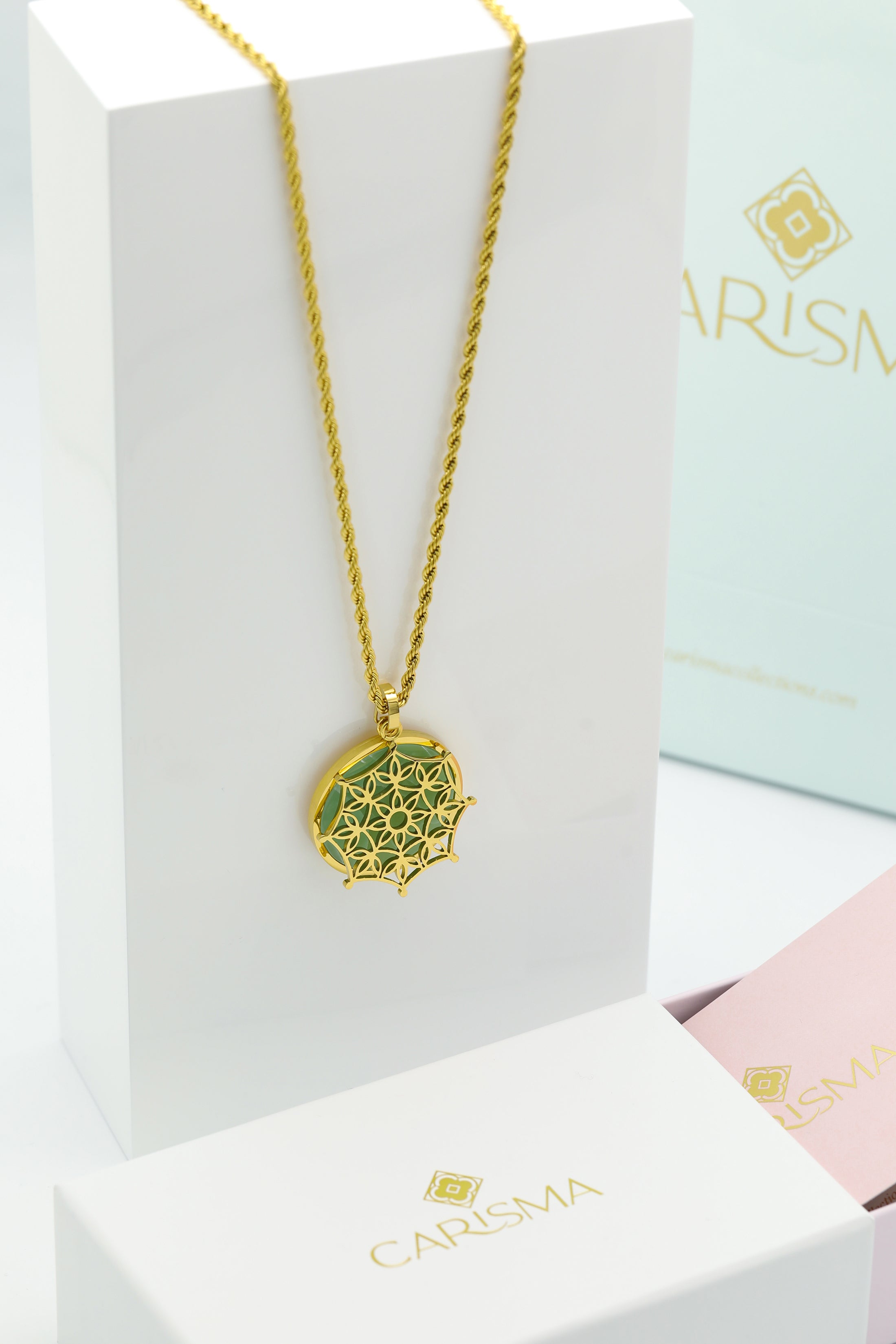Sannat Lace Hollow Pendant & Peridot Stone Pendant Gift Set