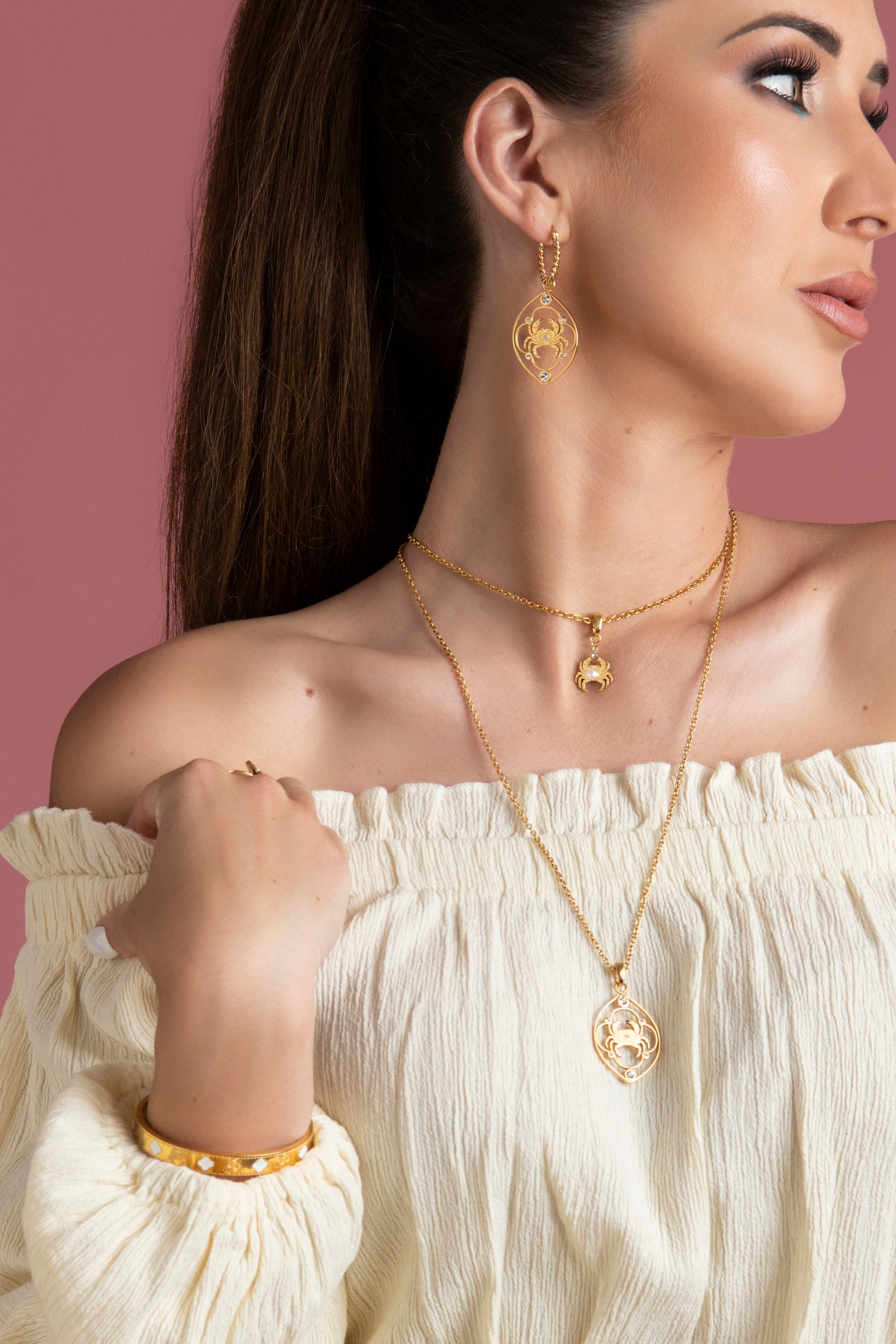 Qabru Zirconia Hollow Pendant Earring Set