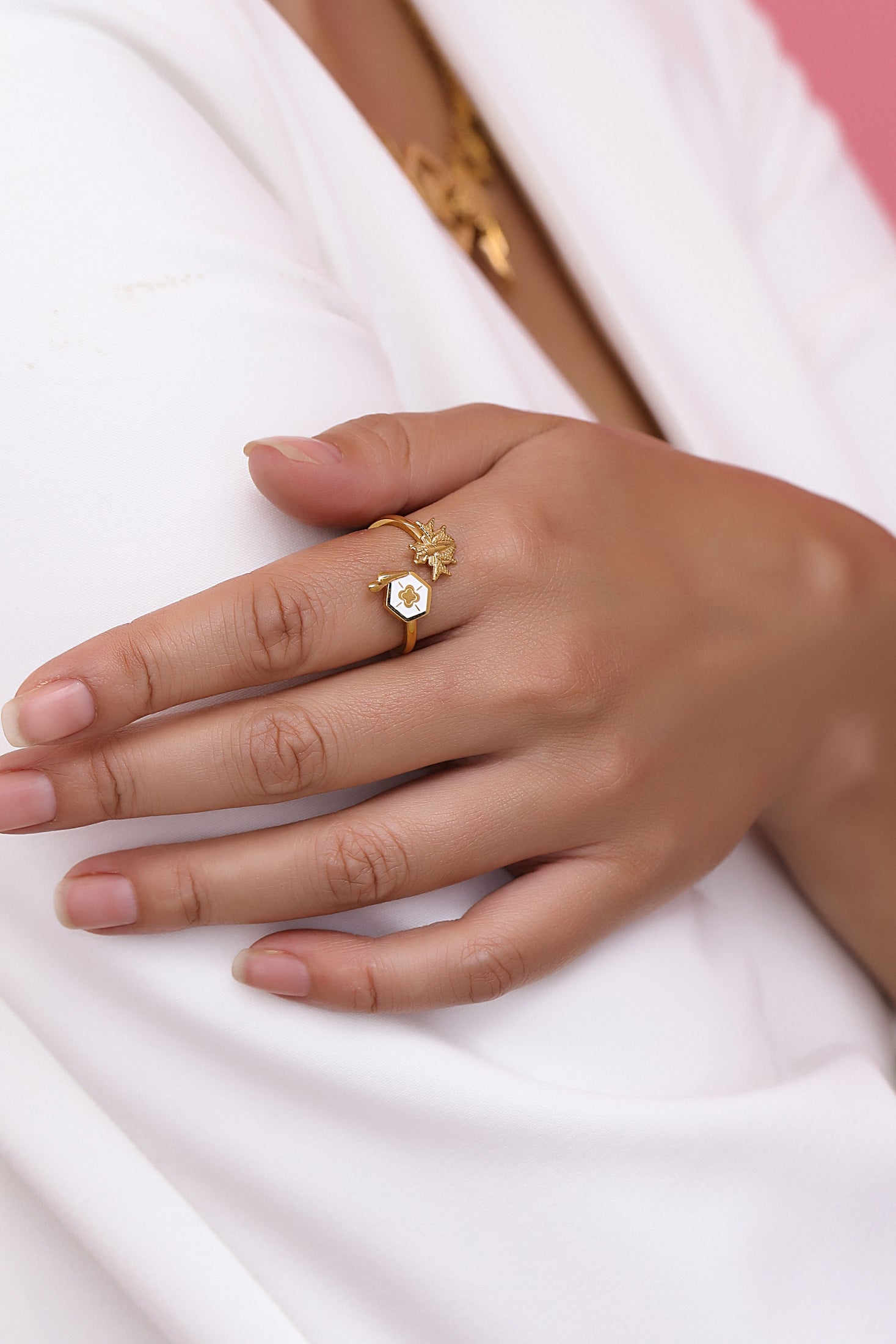 Reġina Statement Necklace & White Enamel Ring Gift Set