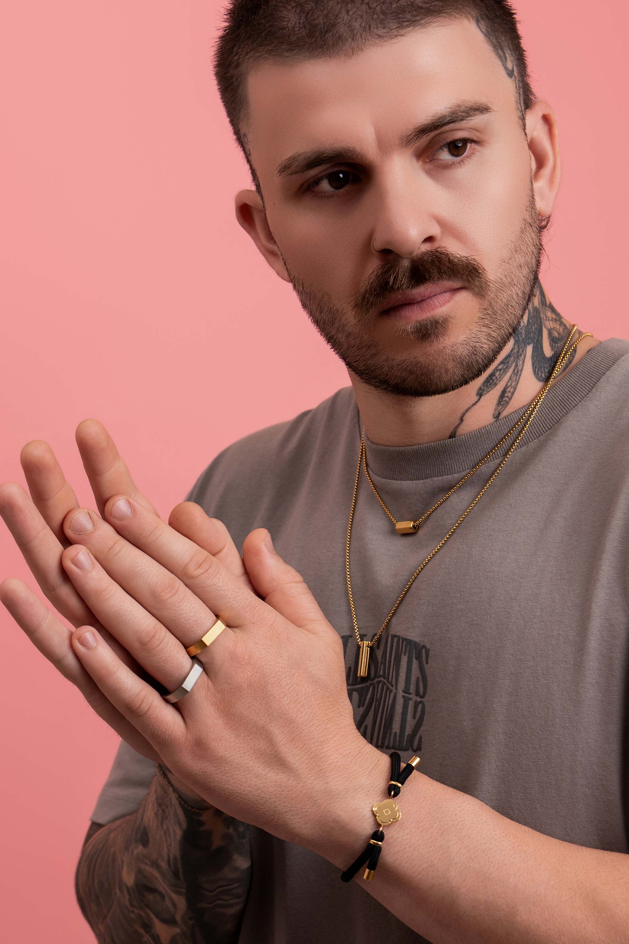 Crest Gold Engravable Ring
