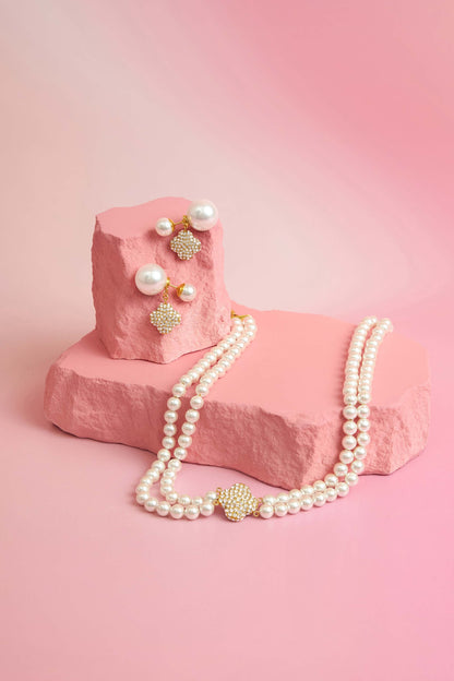 Rossi jewellery featuring the Carisma logo, displayed on pink blocks