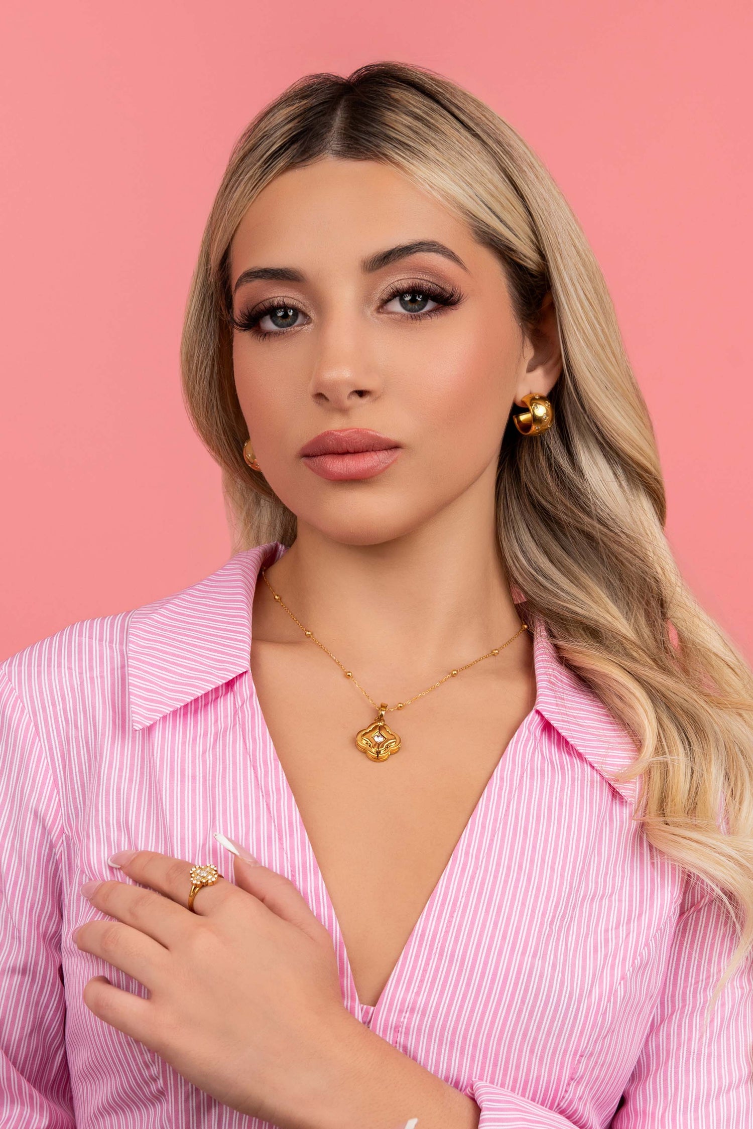 Carisma Crest Hoop Earring Set