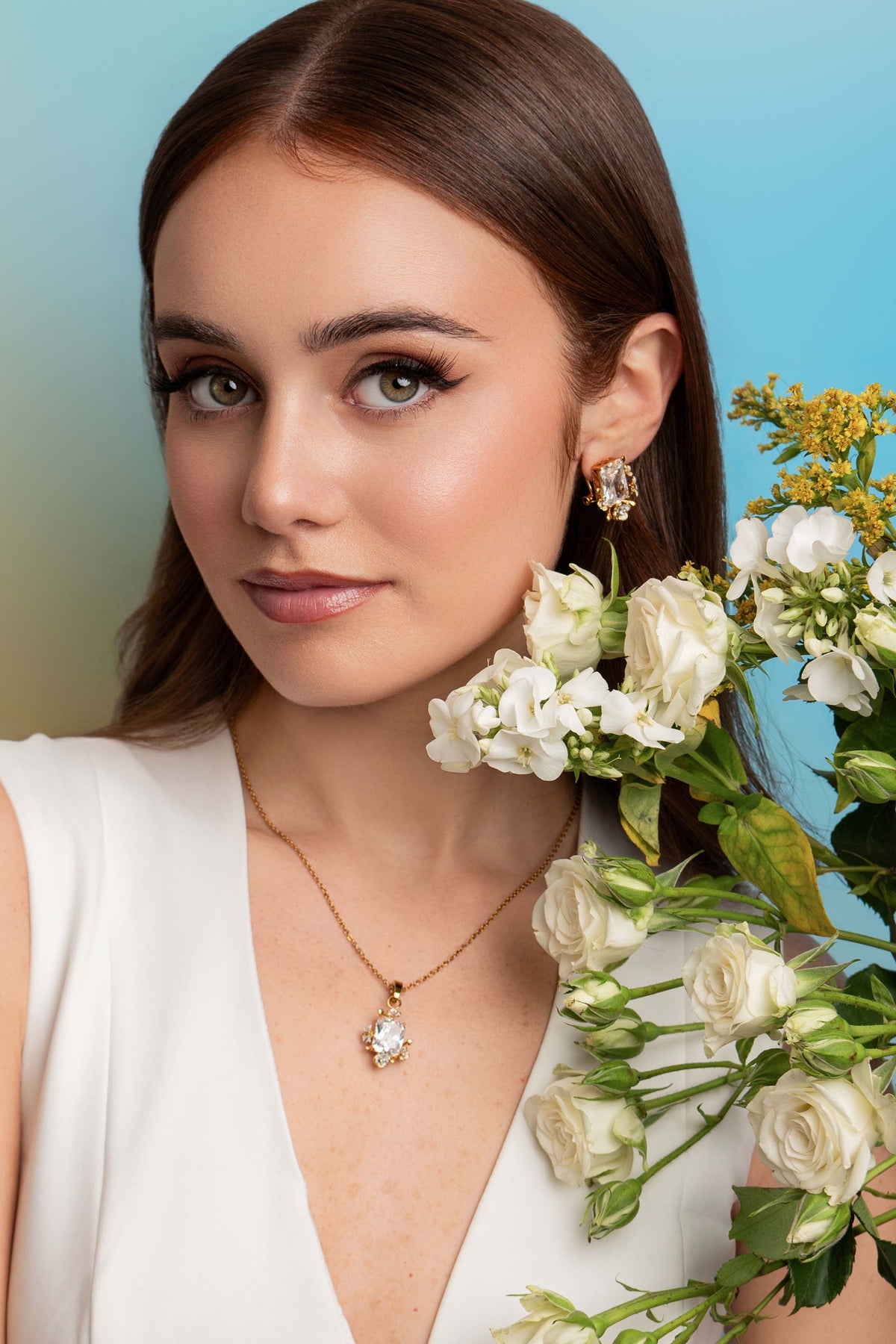 Model wearing Ġiżimin Reġina Stud Earring Set