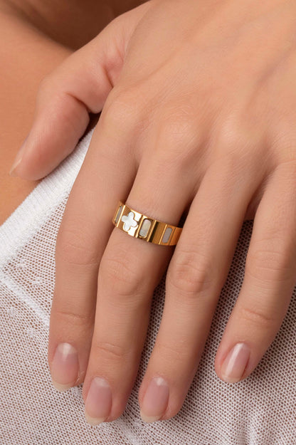 Madre Perla Cross Ring