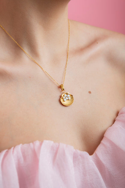 Arzella FreshWater Pearl Drop Stud Earrings &amp; Pendant Gift Set