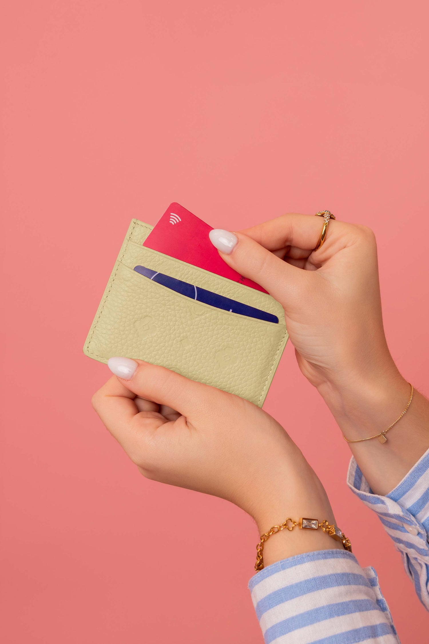 The Carisma Collection Box