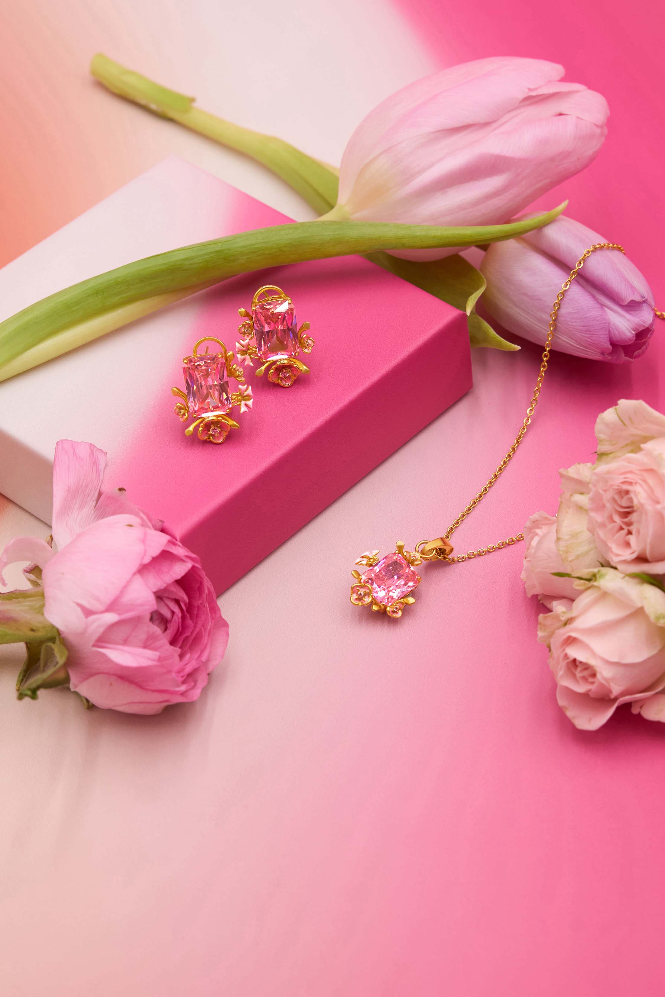 Qronfla Reġina Stud Earring Set