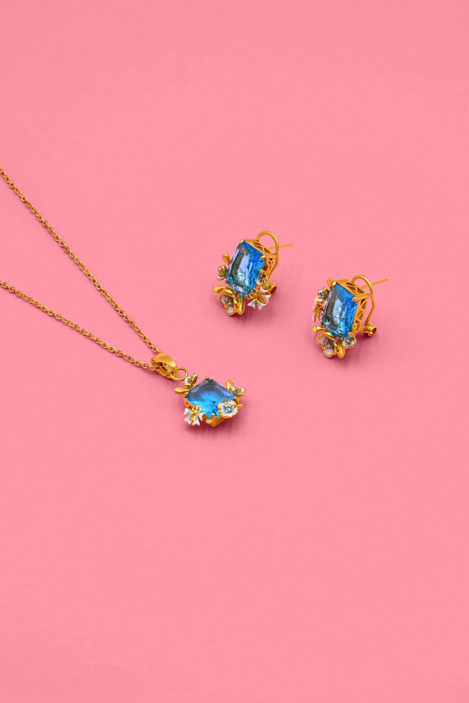 Pimpernell Blu Reġina Stud Earrings &amp; Necklace Gift Set