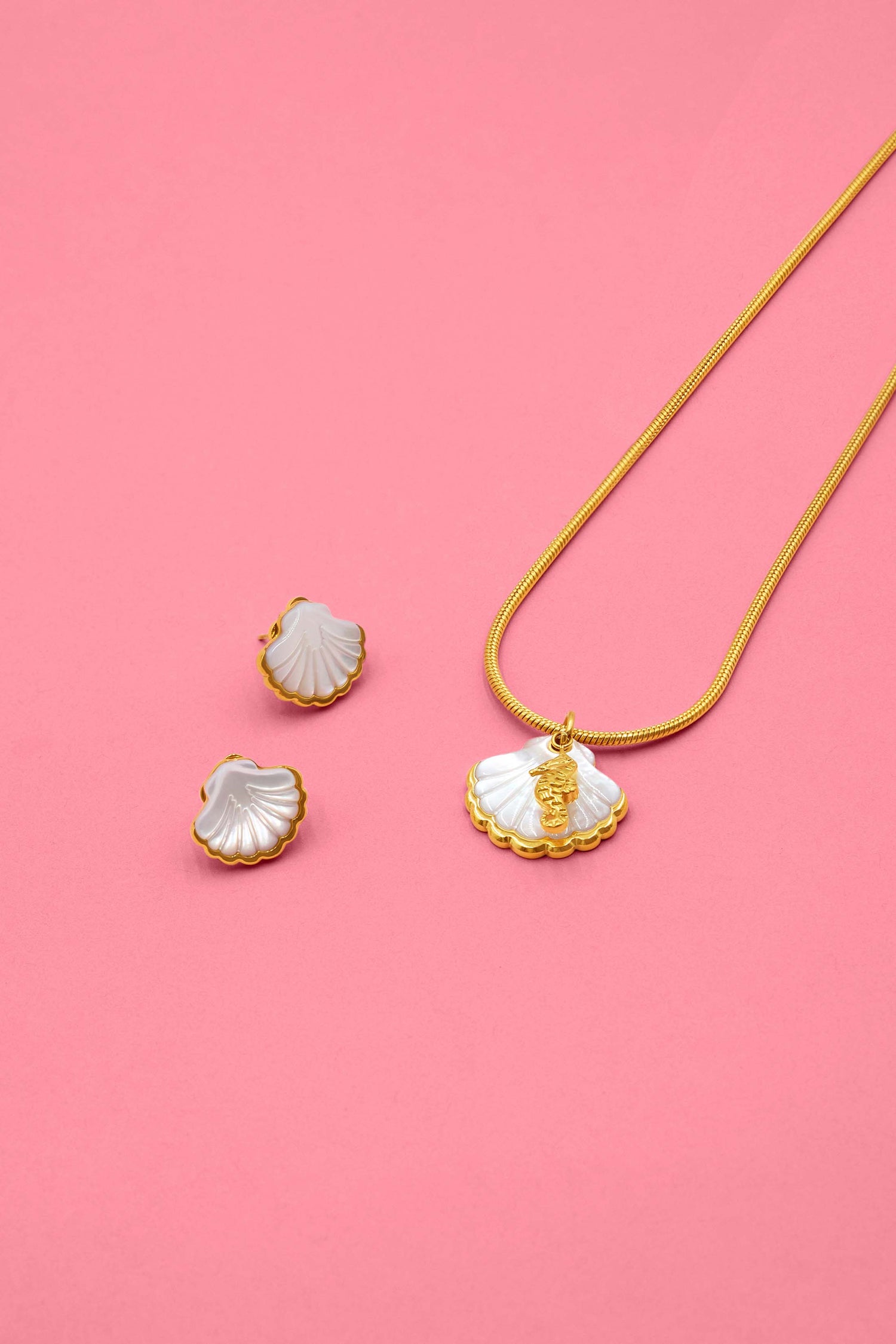 Madreperla Arżella Studs &amp; Necklace Gift Set