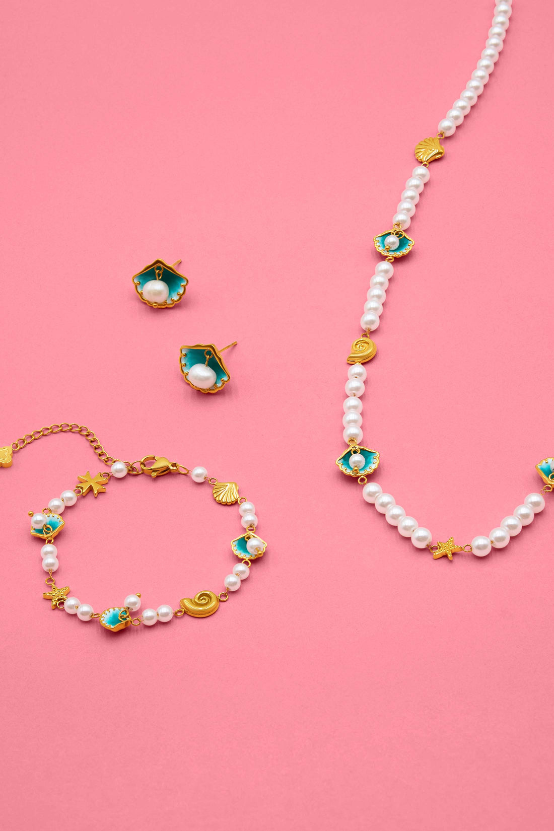 Kemmuna Perla Studs, Necklace &amp; Bracelet Gift Set