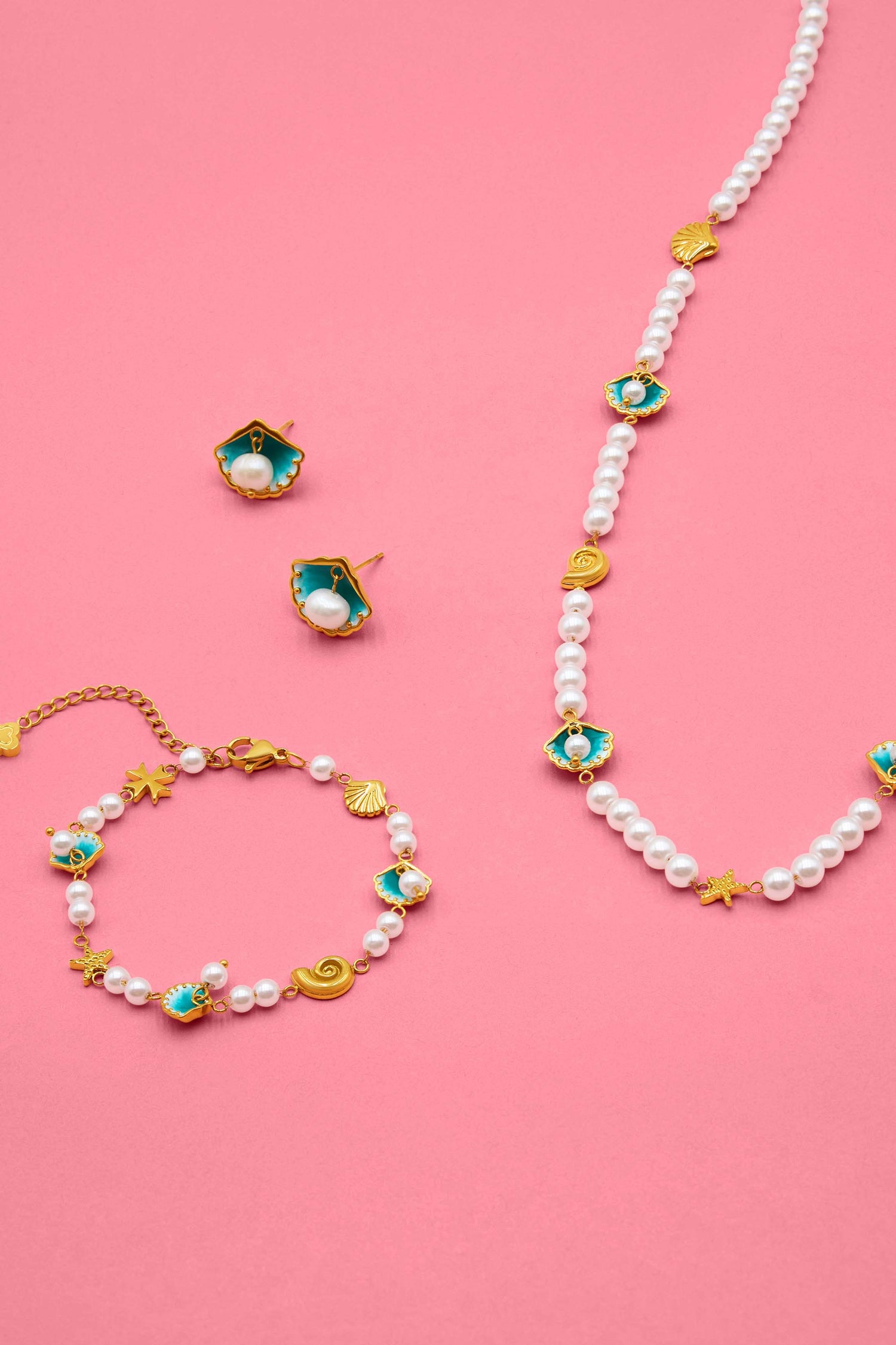 Kemmuna Perla Studs, Necklace &amp; Bracelet Gift Set