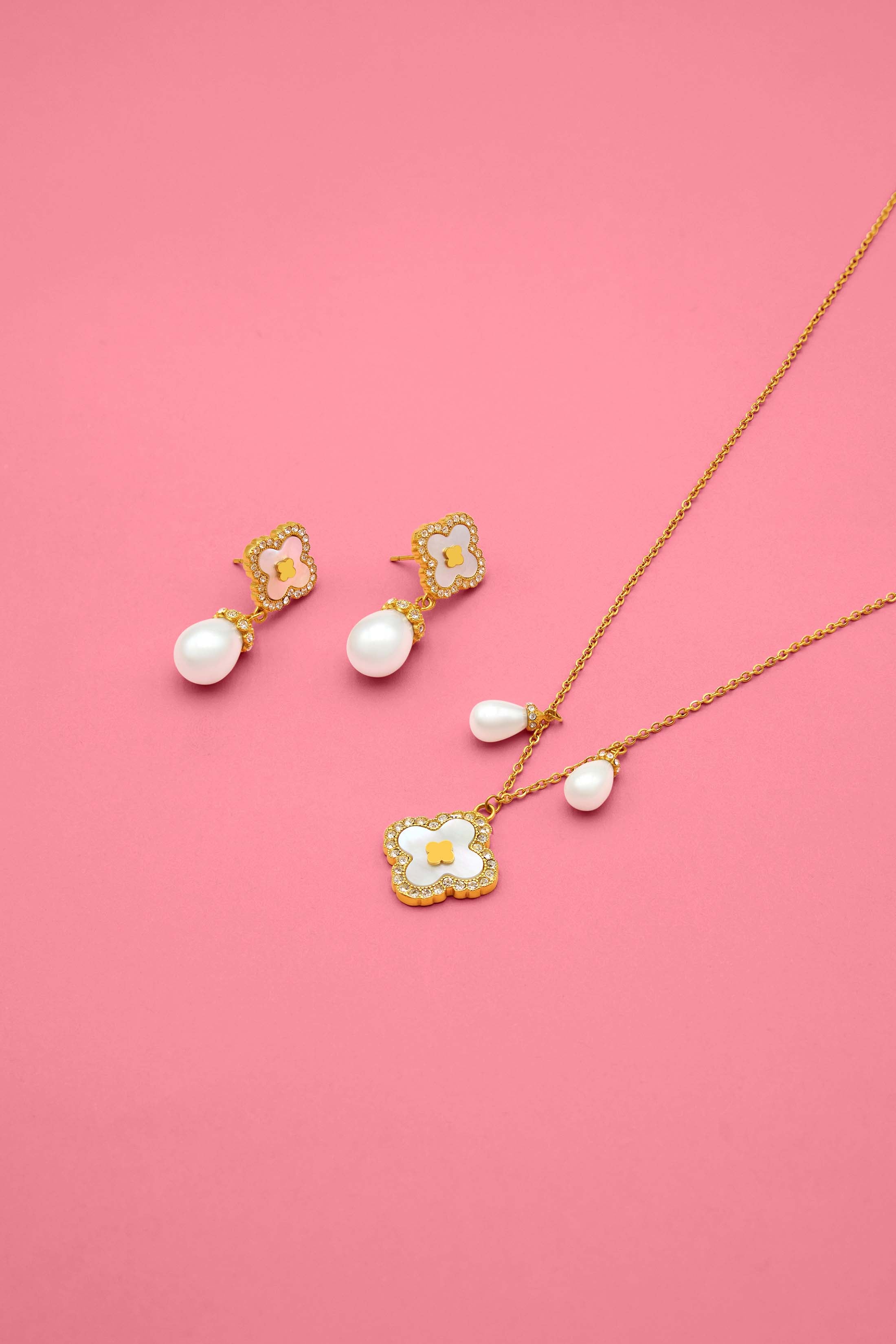 Dazzling Perla Drop Stud Earrings &amp; Necklace Gift Set