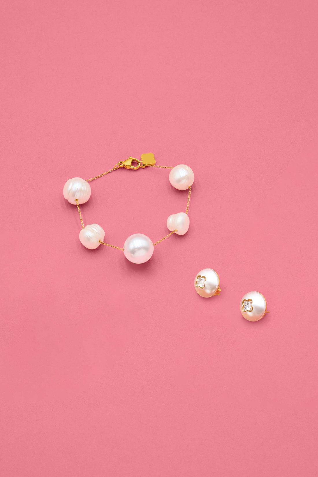 Vivienne Perla Bracelet &amp; Stud Earring Set