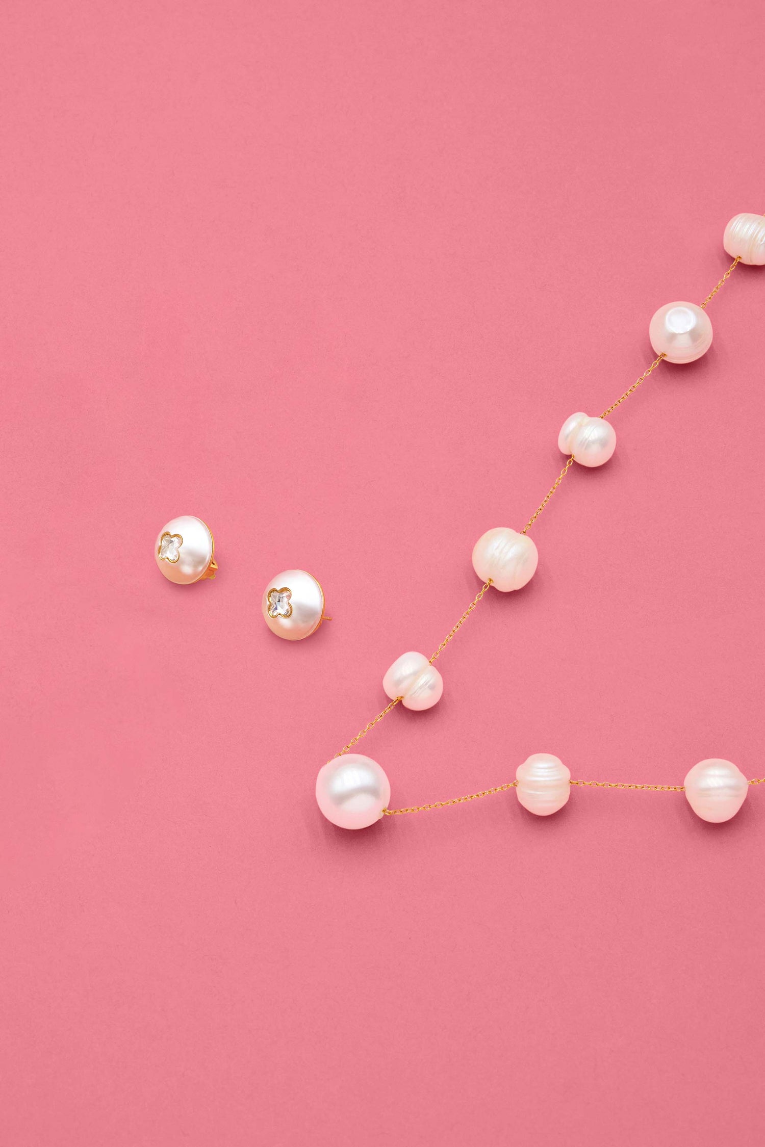 Vivienne Perla Necklace &amp; Studs Gift Set