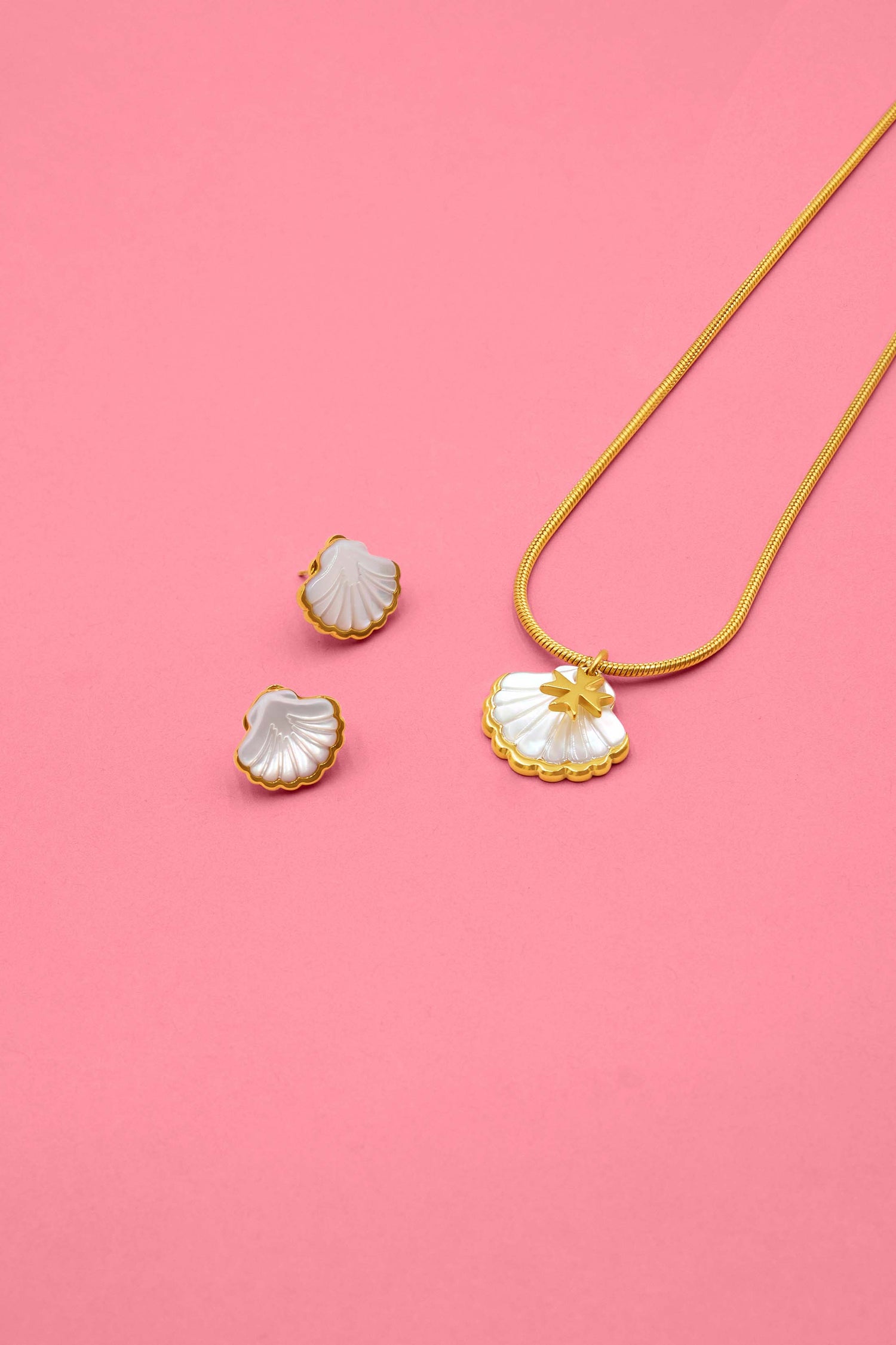 Madreperla Arżella Studs &amp; Necklace Gift Set