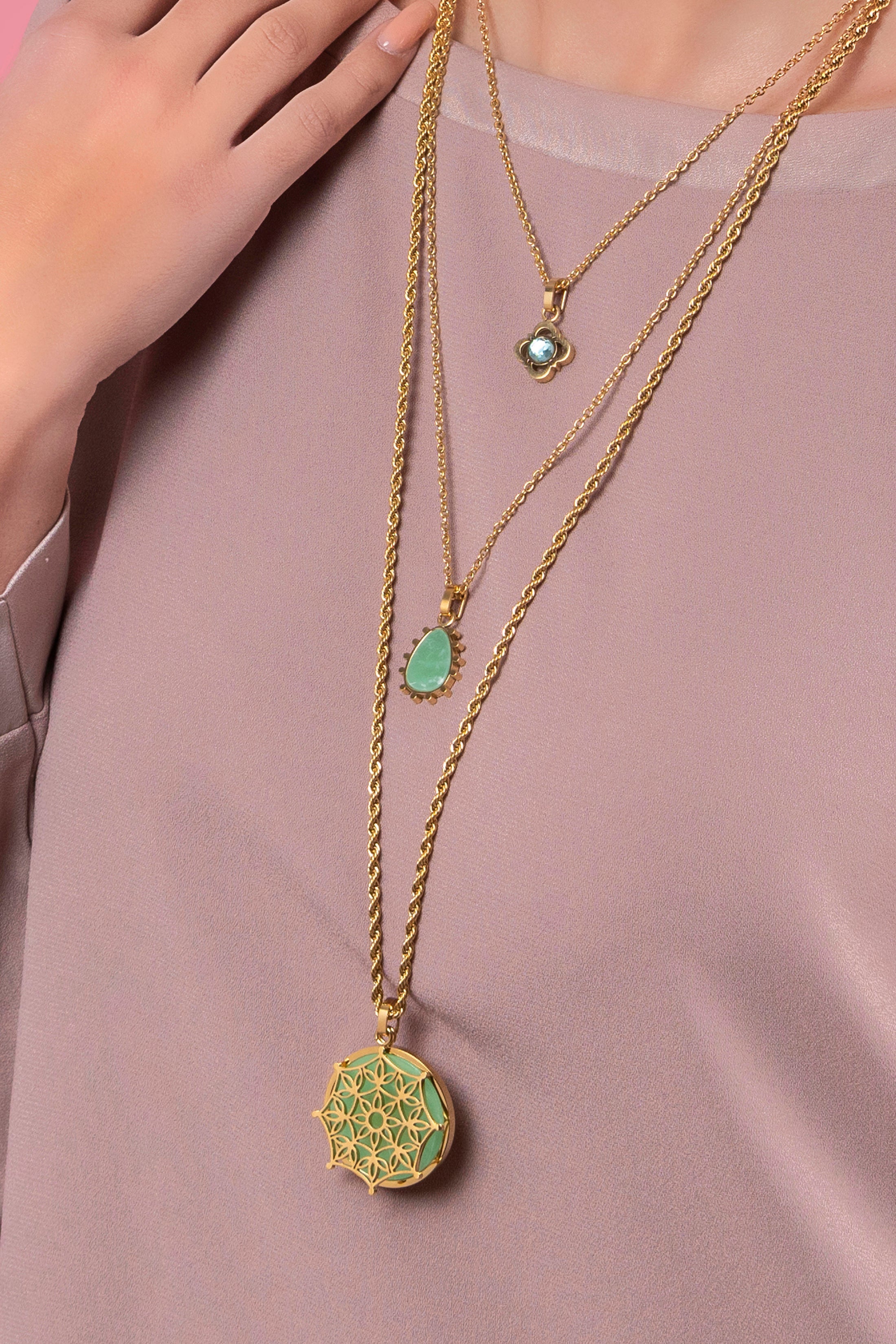 Sannat Lace Hollow Pendant &amp; Peridot Stone Pendant Set