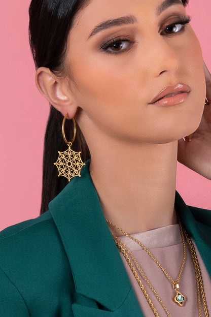 Sannat Lace Hollow Pendant &amp; Peridot Stone Pendant Set