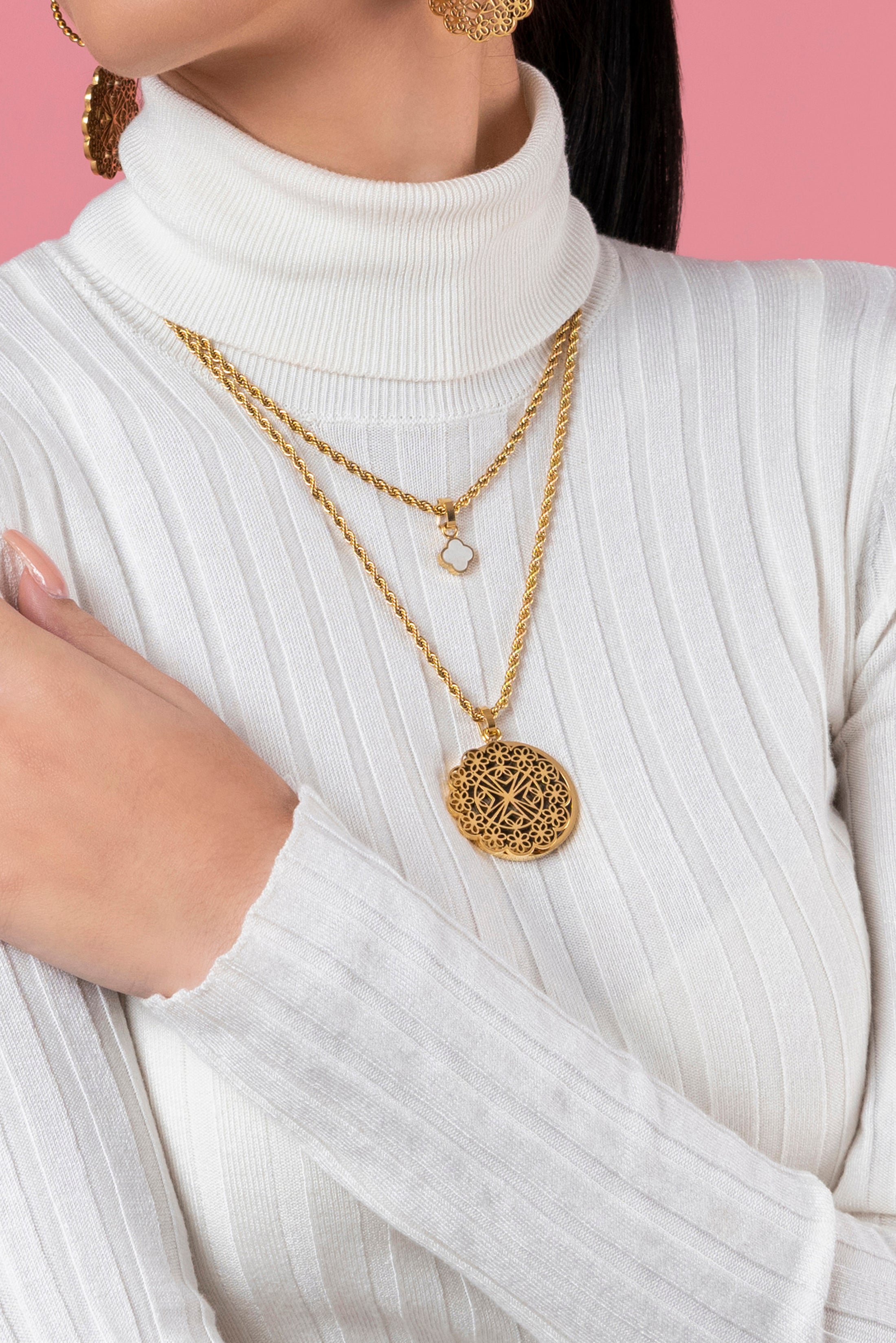 Xlendi Lace Hollow Pendant &amp; Obsidian Stone Gift Set