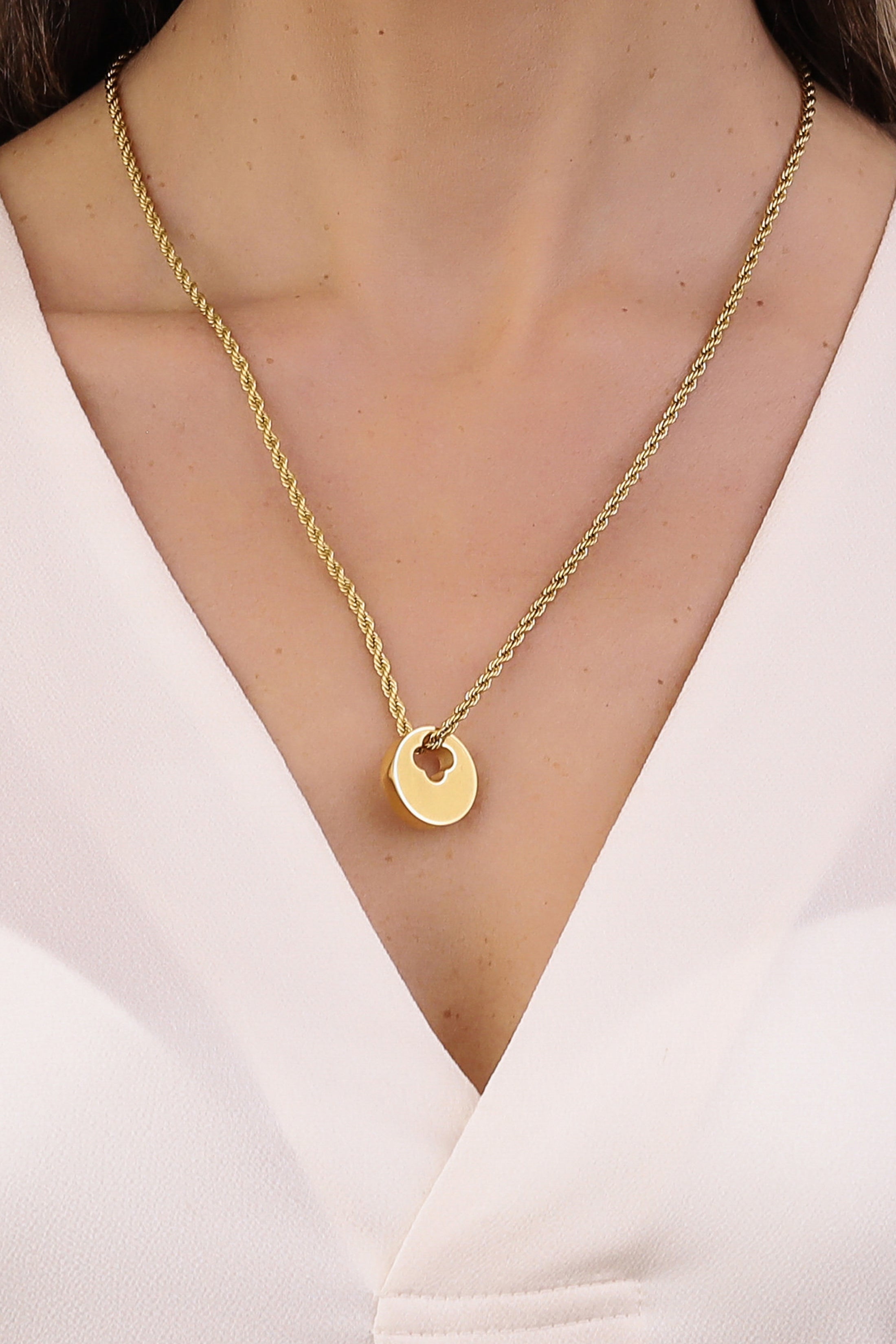 Carisma Circle Graduation Ring Pendant
