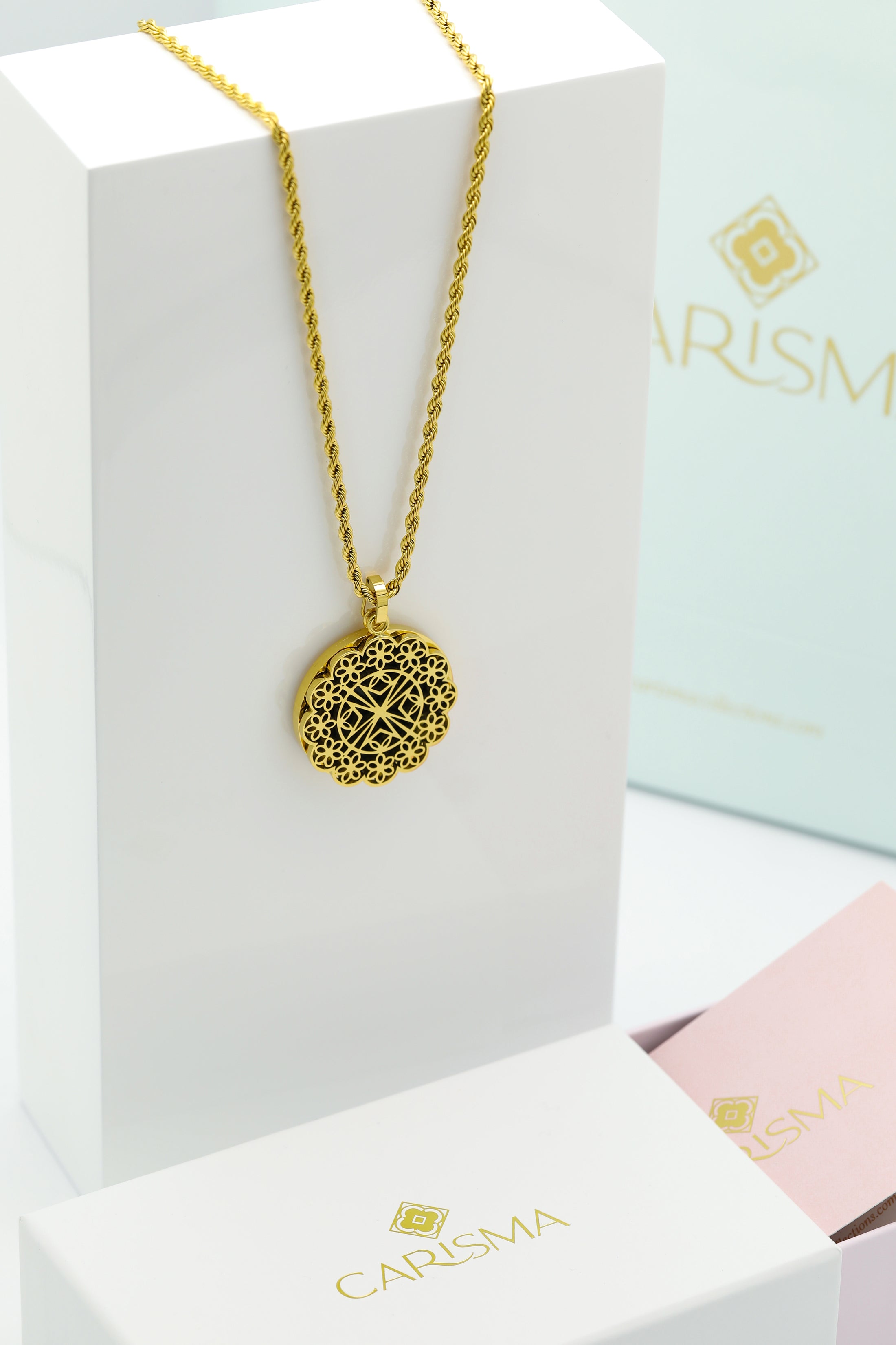 Xlendi Lace Hollow Pendant &amp; Obsidian Stone Gift Set