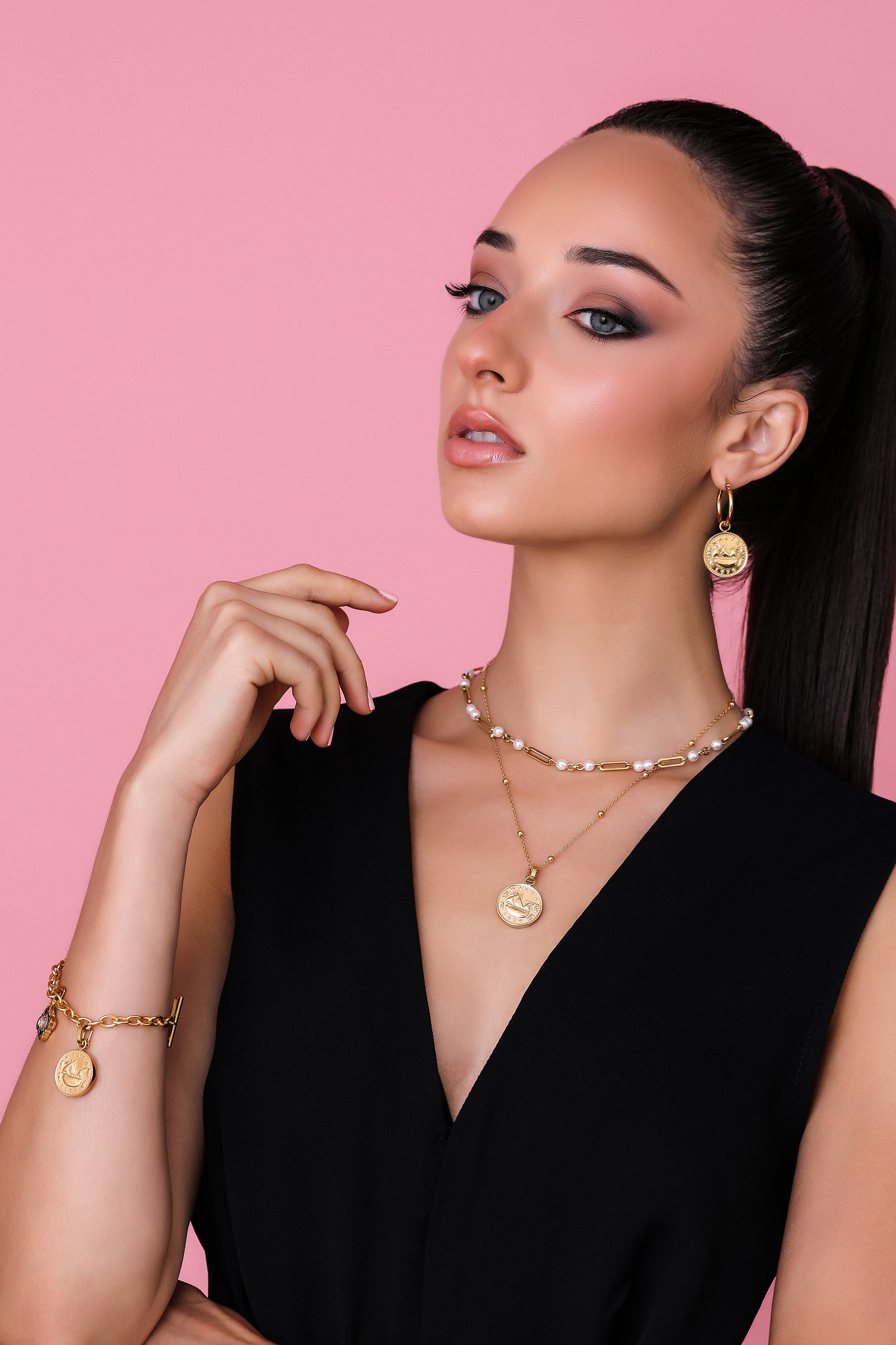 Xini Coin Embossed Pendant Earring Set