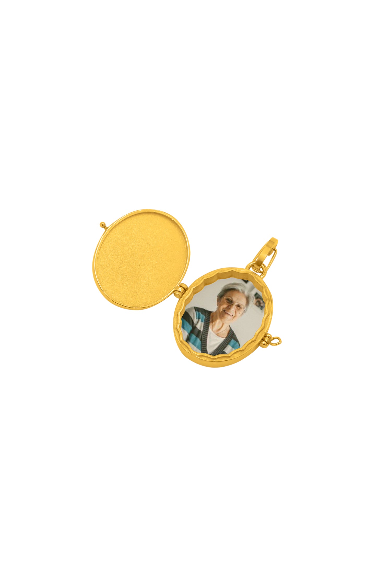 Embossed Carisma Photo Locket