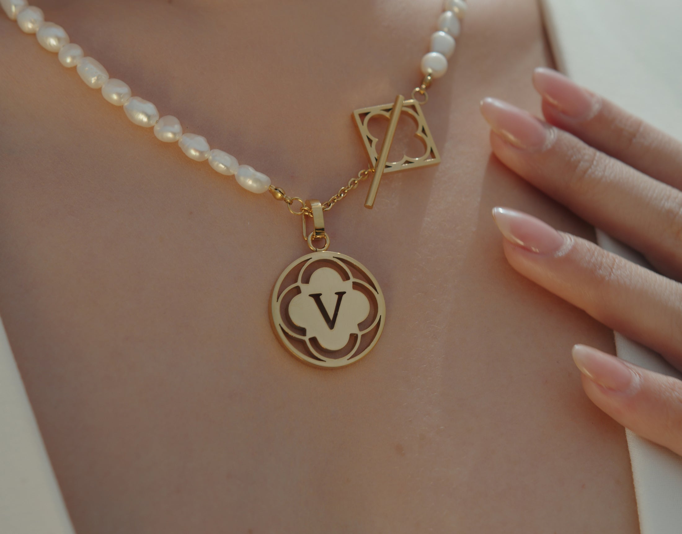 Freshwater Pearl Necklace &amp; Carisma Logo Letter Gift Set