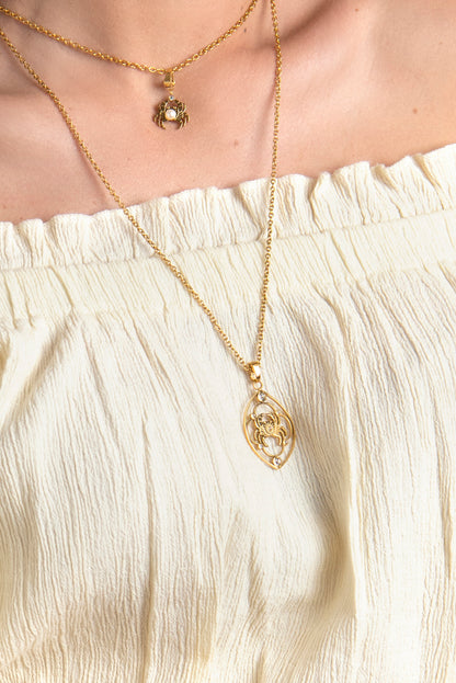 Qabru Zirconia Hollow Pendant